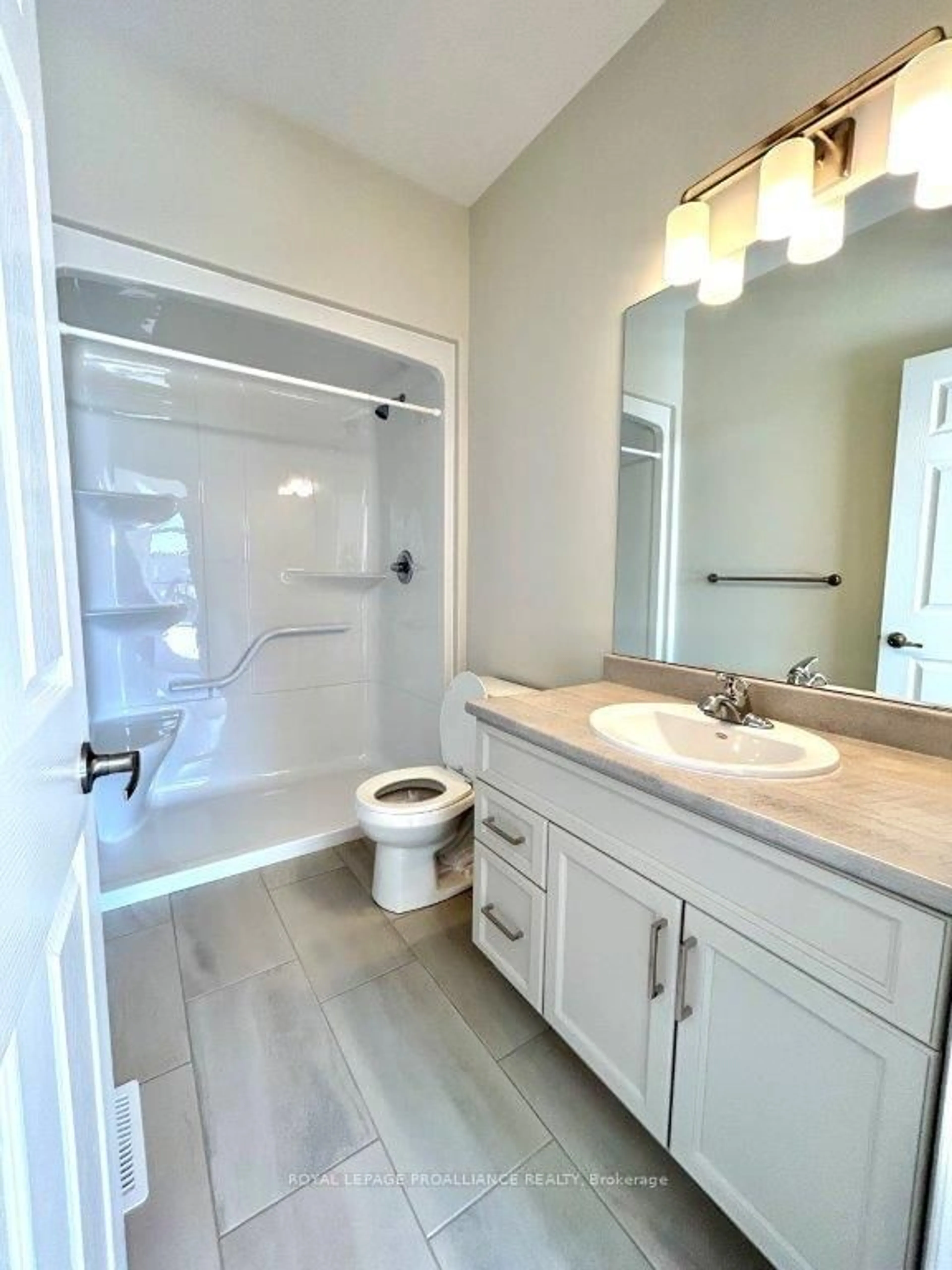 Contemporary bathroom for 46 Riverstone Way, Belleville Ontario K8N 0S6