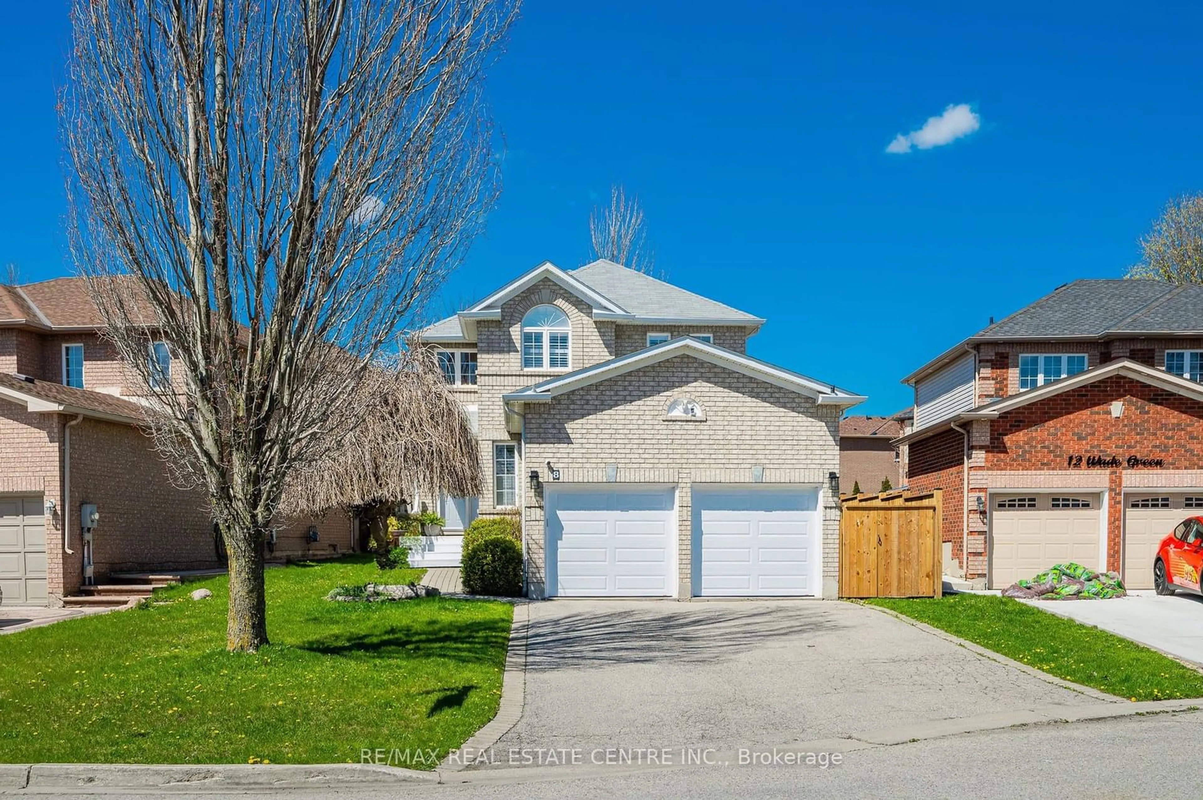 Frontside or backside of a home for 8 Wade Green, Cambridge Ontario N1T 1W4