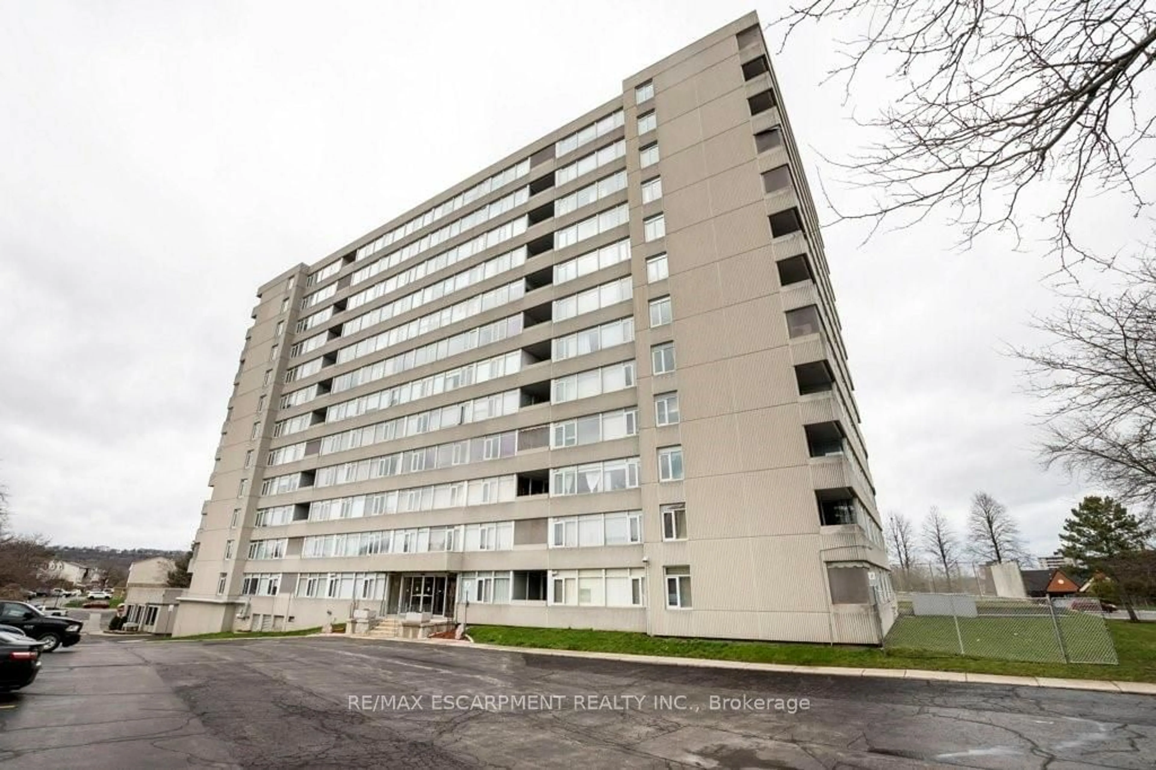A pic from exterior of the house or condo for 40 Harrisford St #1106, Hamilton Ontario L8K 6N1