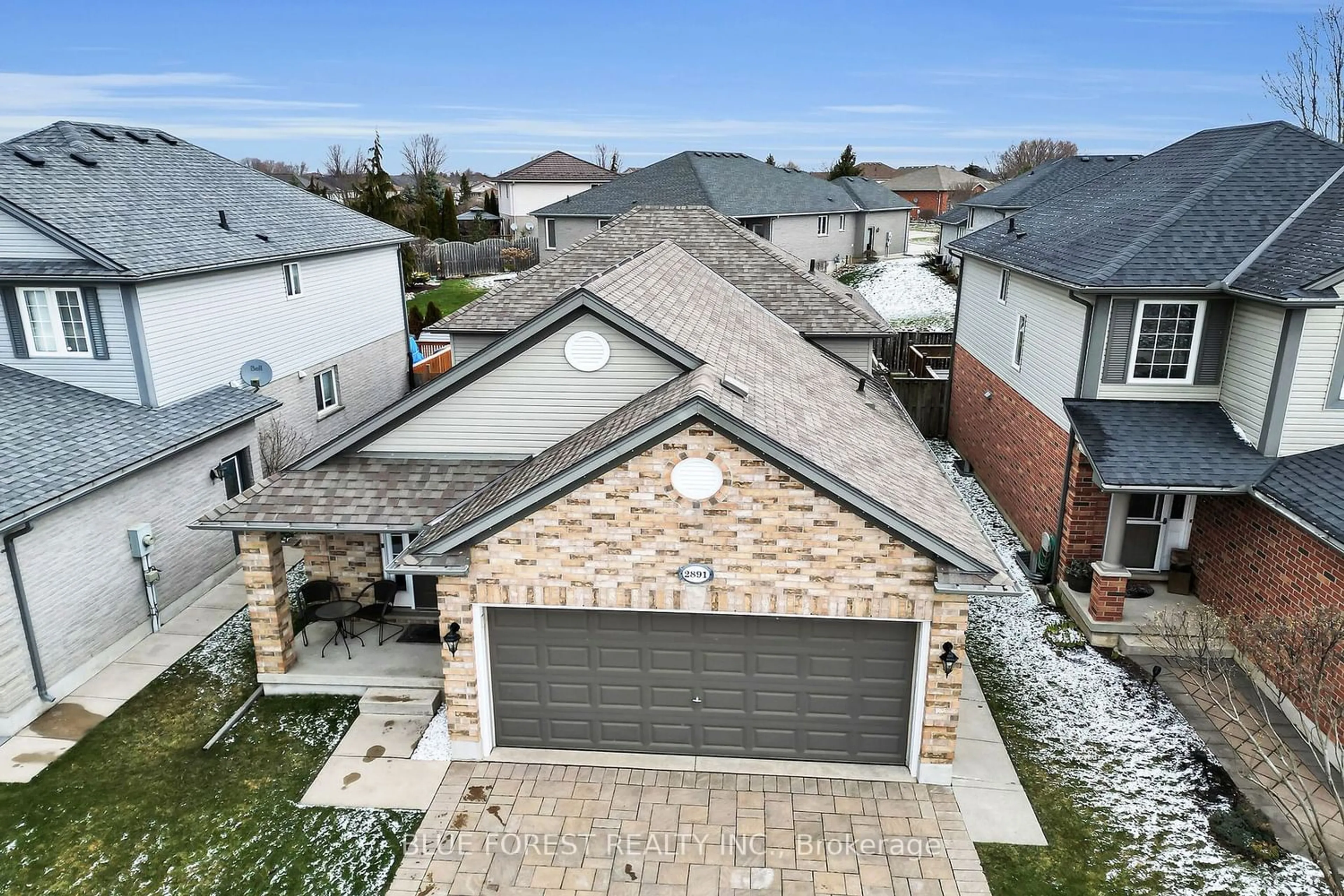 Frontside or backside of a home for 2891 Meadowgate Blvd, London Ontario N6M 1L3