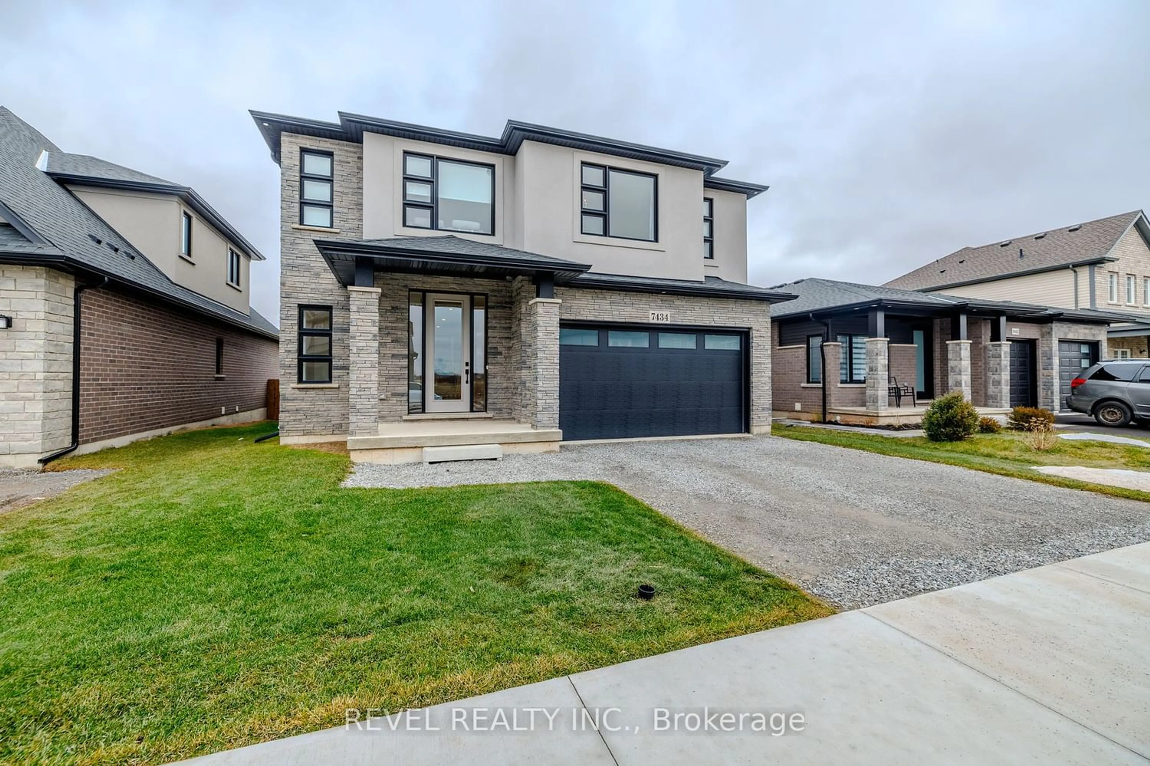 Frontside or backside of a home for 7434 Sherrilee Cres, Niagara Falls Ontario L2H 3T4
