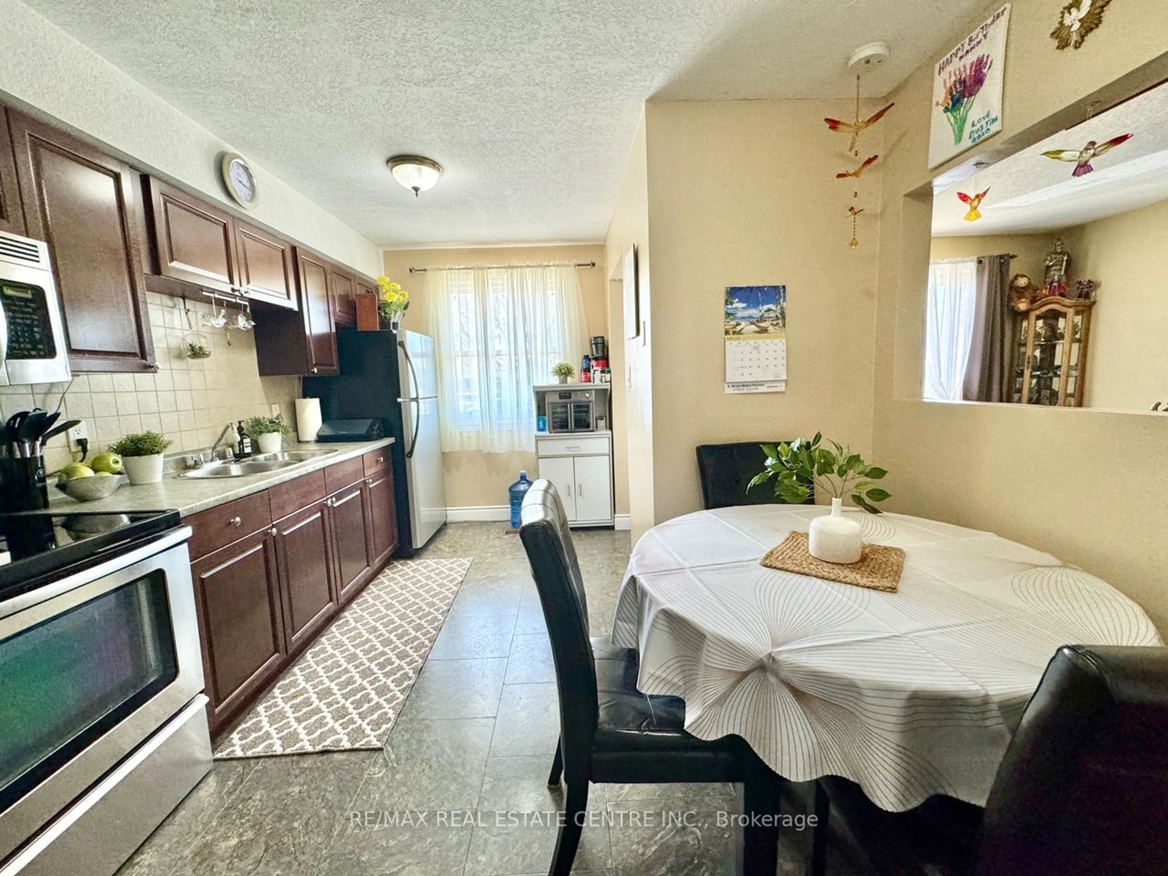 Dining room for 799 Patterson Pl #C, Cambridge Ontario N3H 2N2