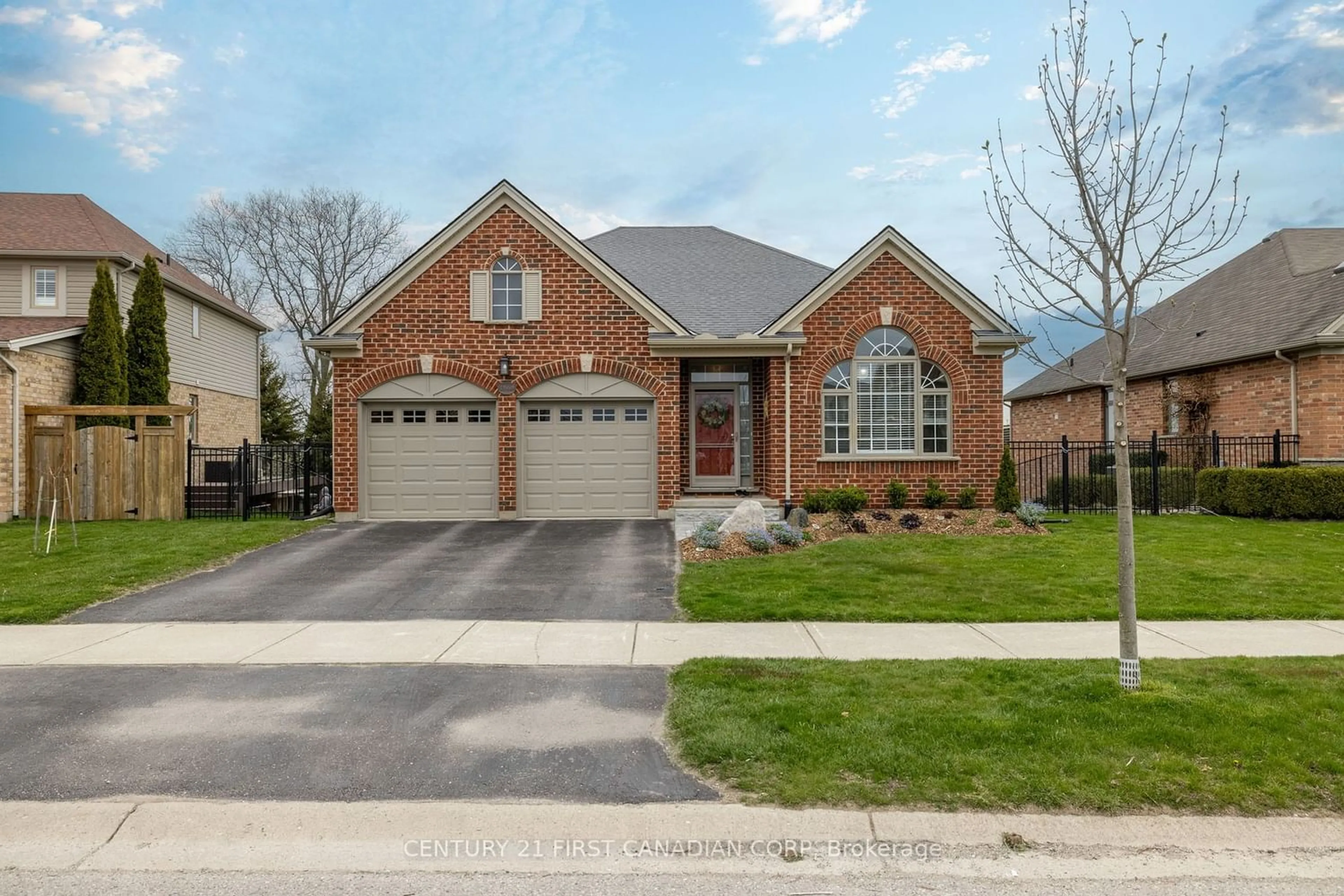 Home with brick exterior material for 1860 Ironwood Rd, London Ontario N6K 5C7