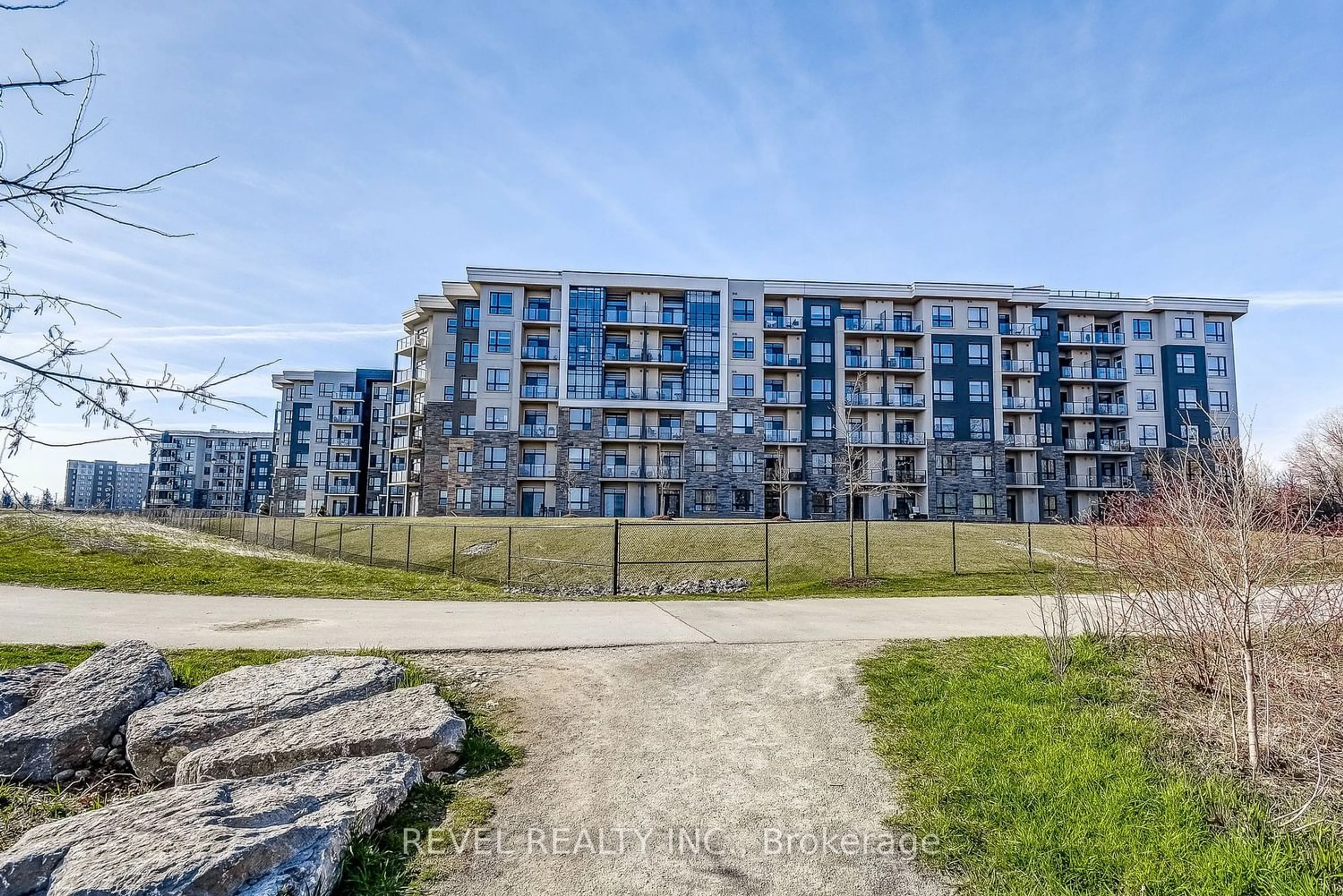 A pic from exterior of the house or condo for 125 Shoreview Pl #629, Hamilton Ontario L8E 0K3