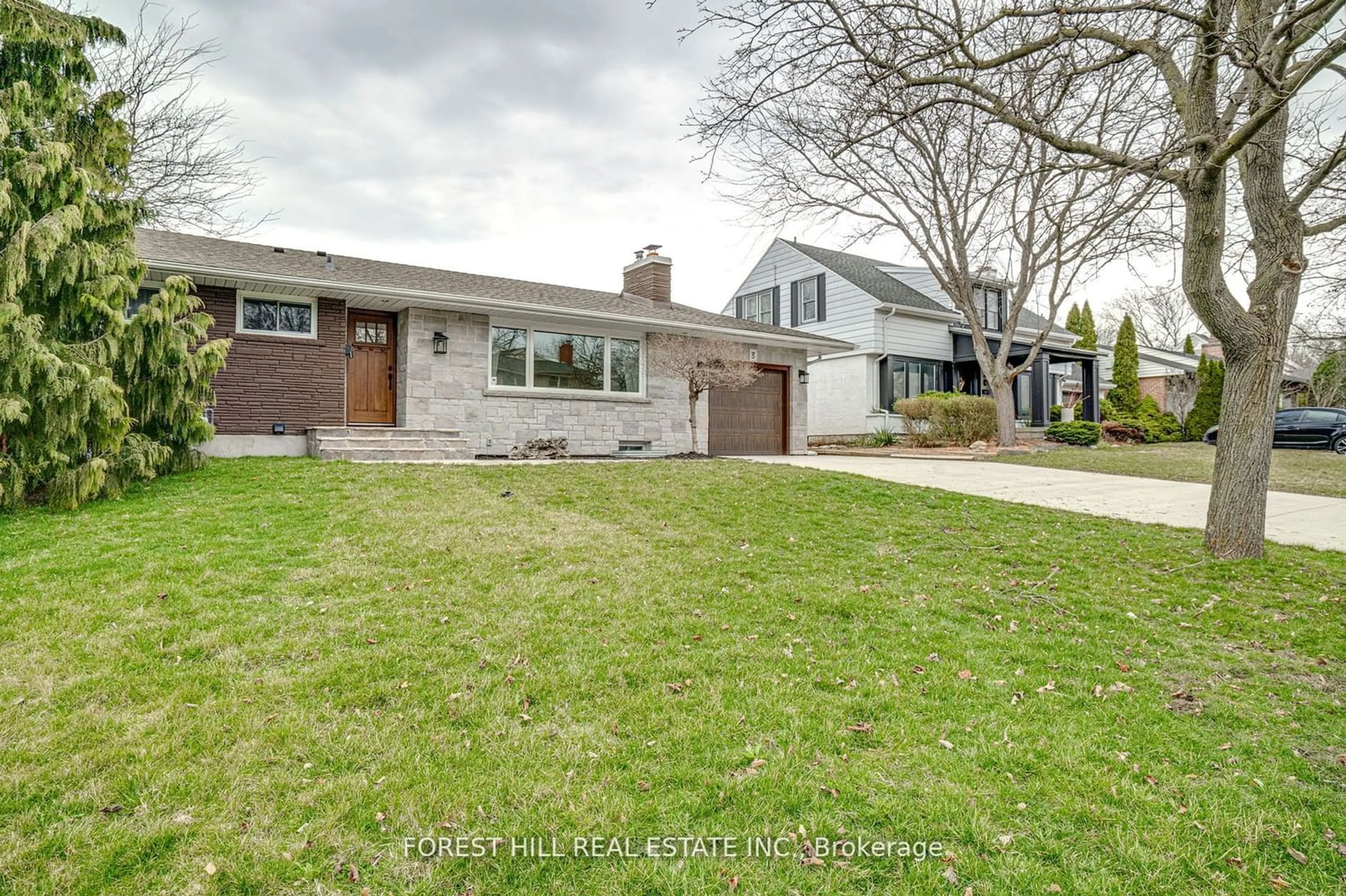 Frontside or backside of a home for 3 Shepherds Circ, St. Catharines Ontario L2T 2C8