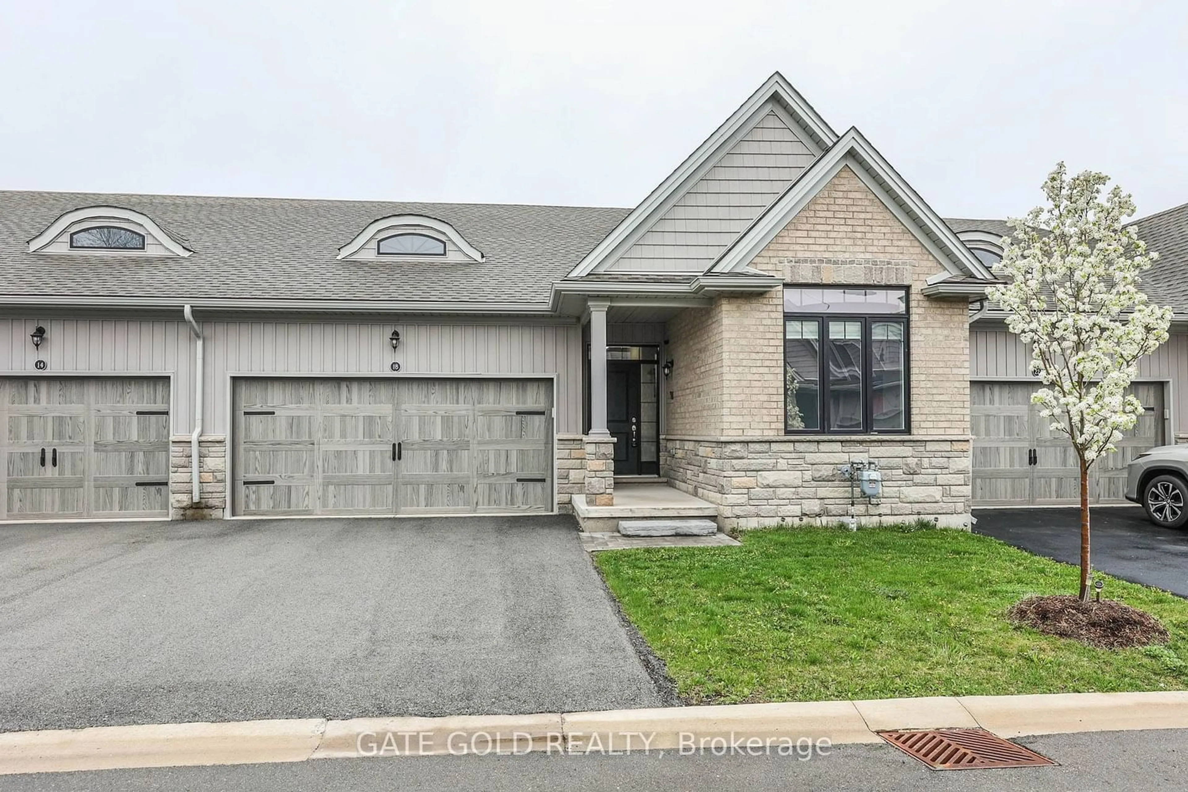 A pic from exterior of the house or condo for 18 Borden Tr, Welland Ontario L3C 0H1