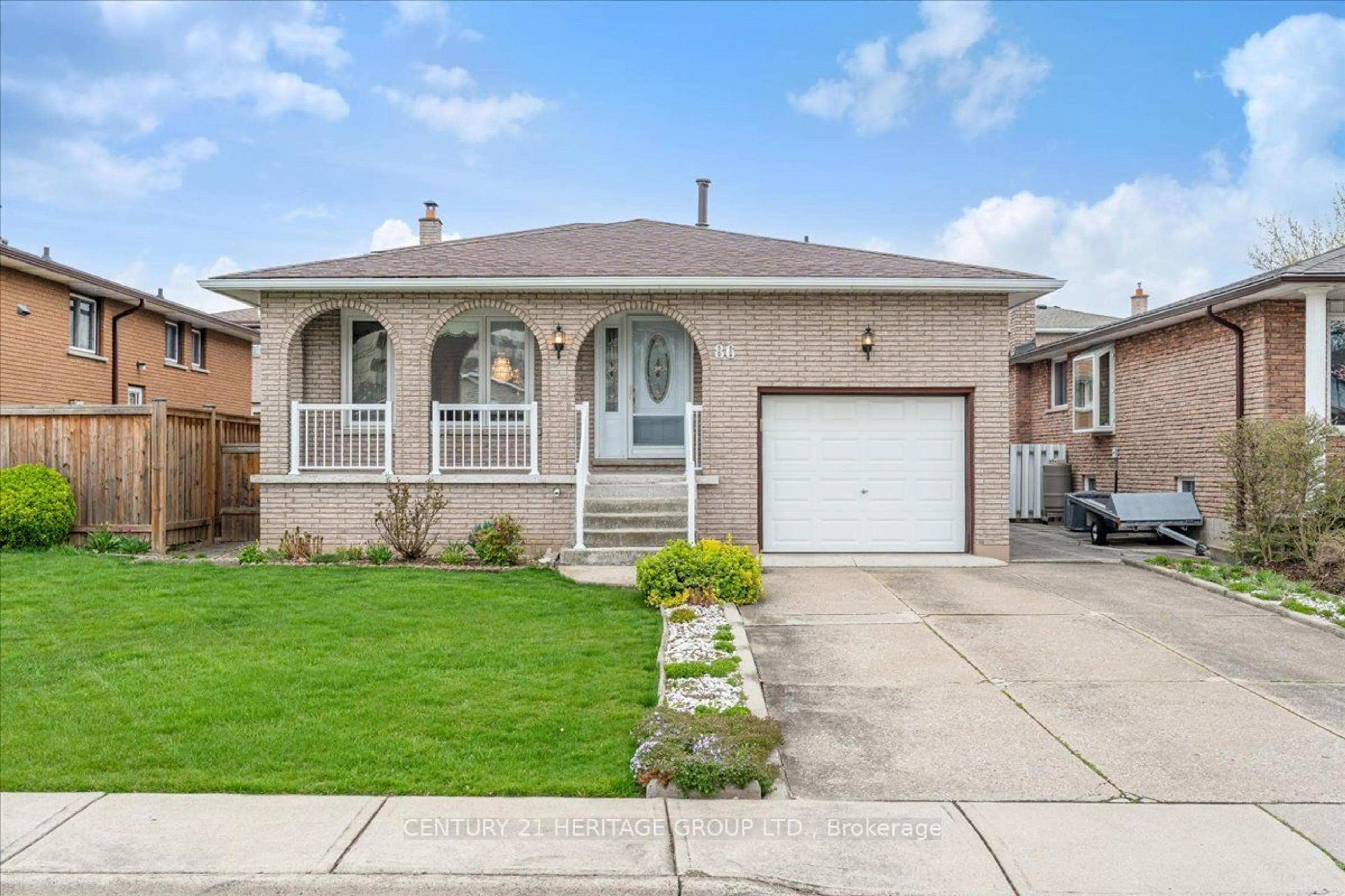 Frontside or backside of a home for 86 Markson Cres, Hamilton Ontario L8T 4W4