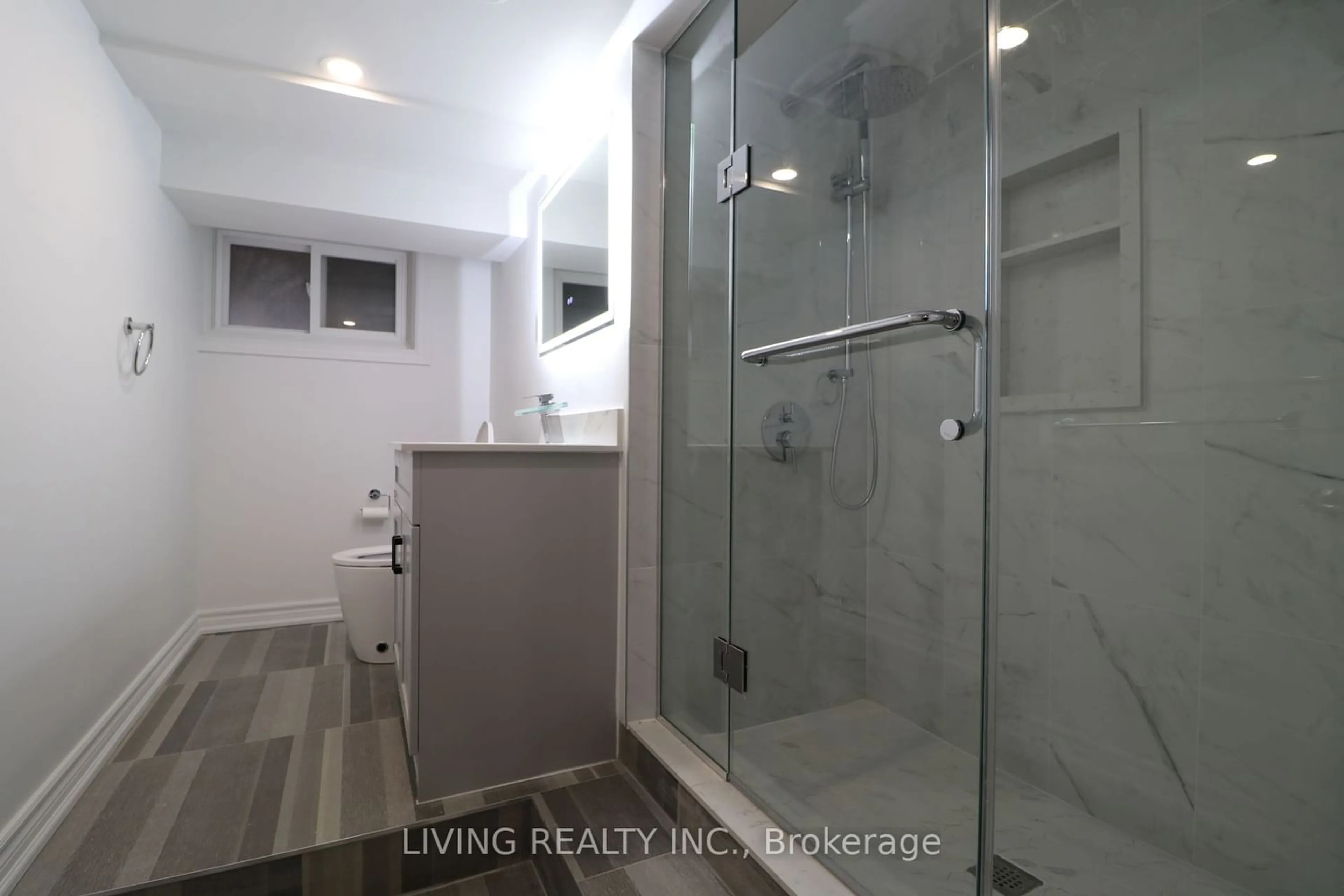 Standard bathroom for 14 Redwood Ave, St. Catharines Ontario L2M 3B2