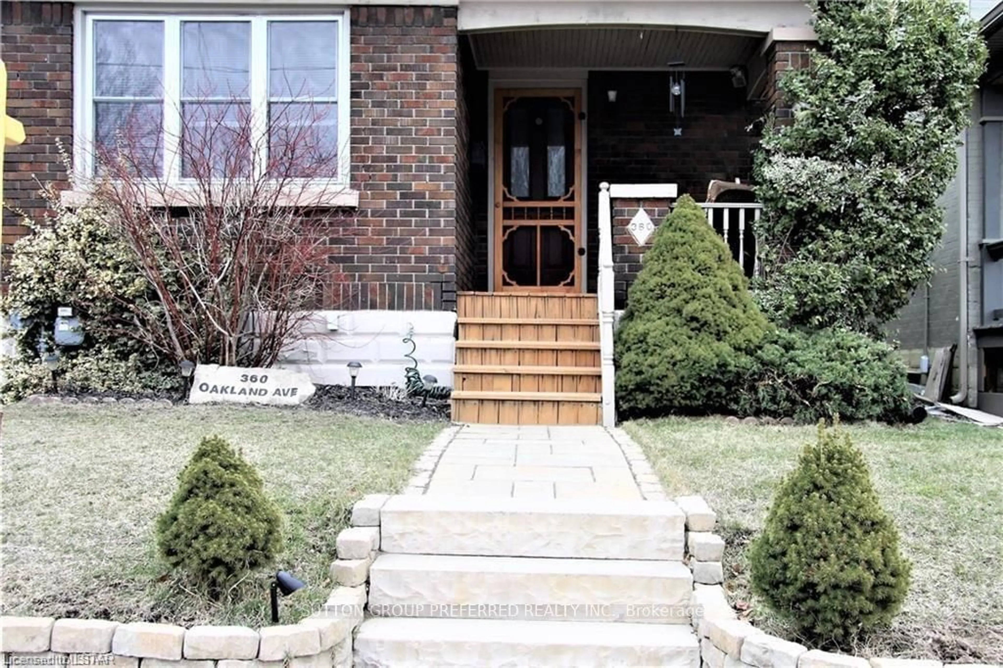 Home with brick exterior material for 360 Oakland Ave, London Ontario N5W 4J9