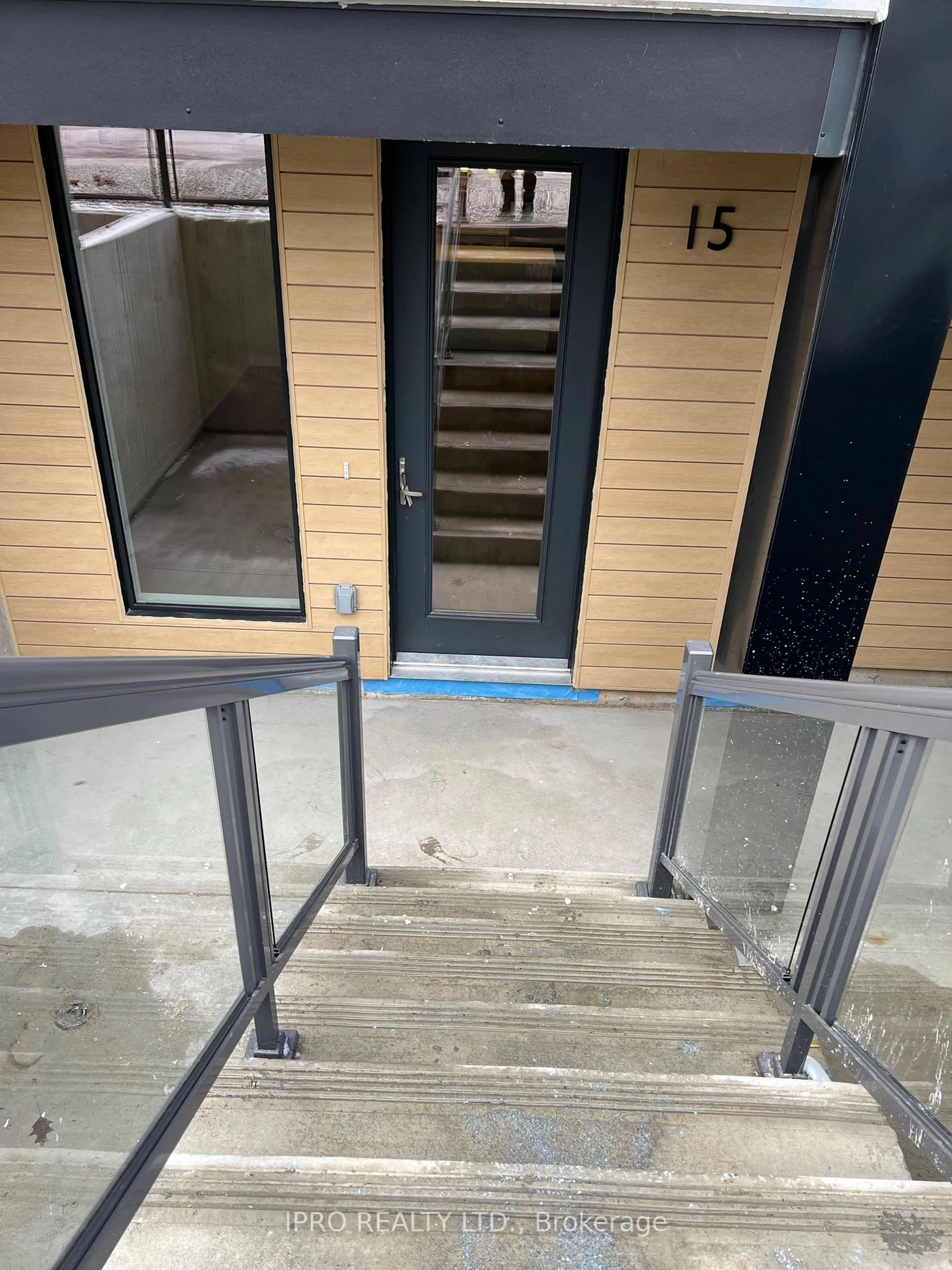 Stairs for 261 Woodbine Ave #E015, Kitchener Ontario N2R 0P7
