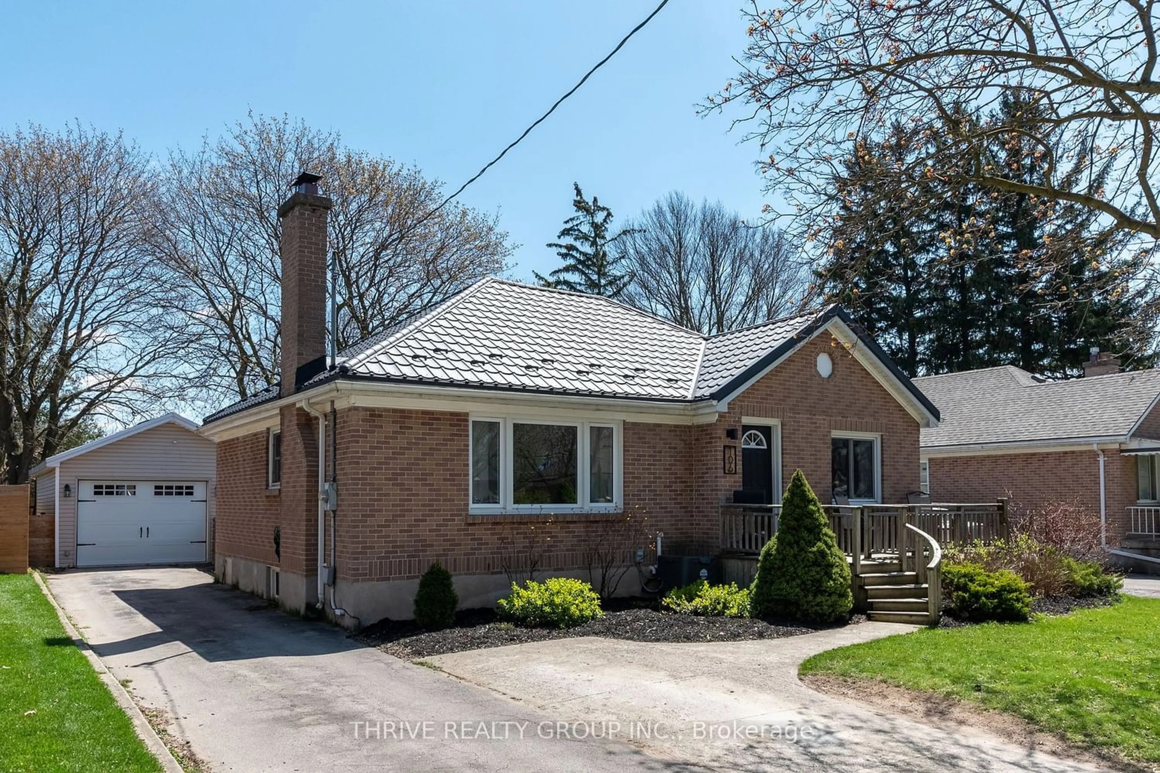 Frontside or backside of a home for 106 Fairmont Ave, London Ontario N5W 1L9