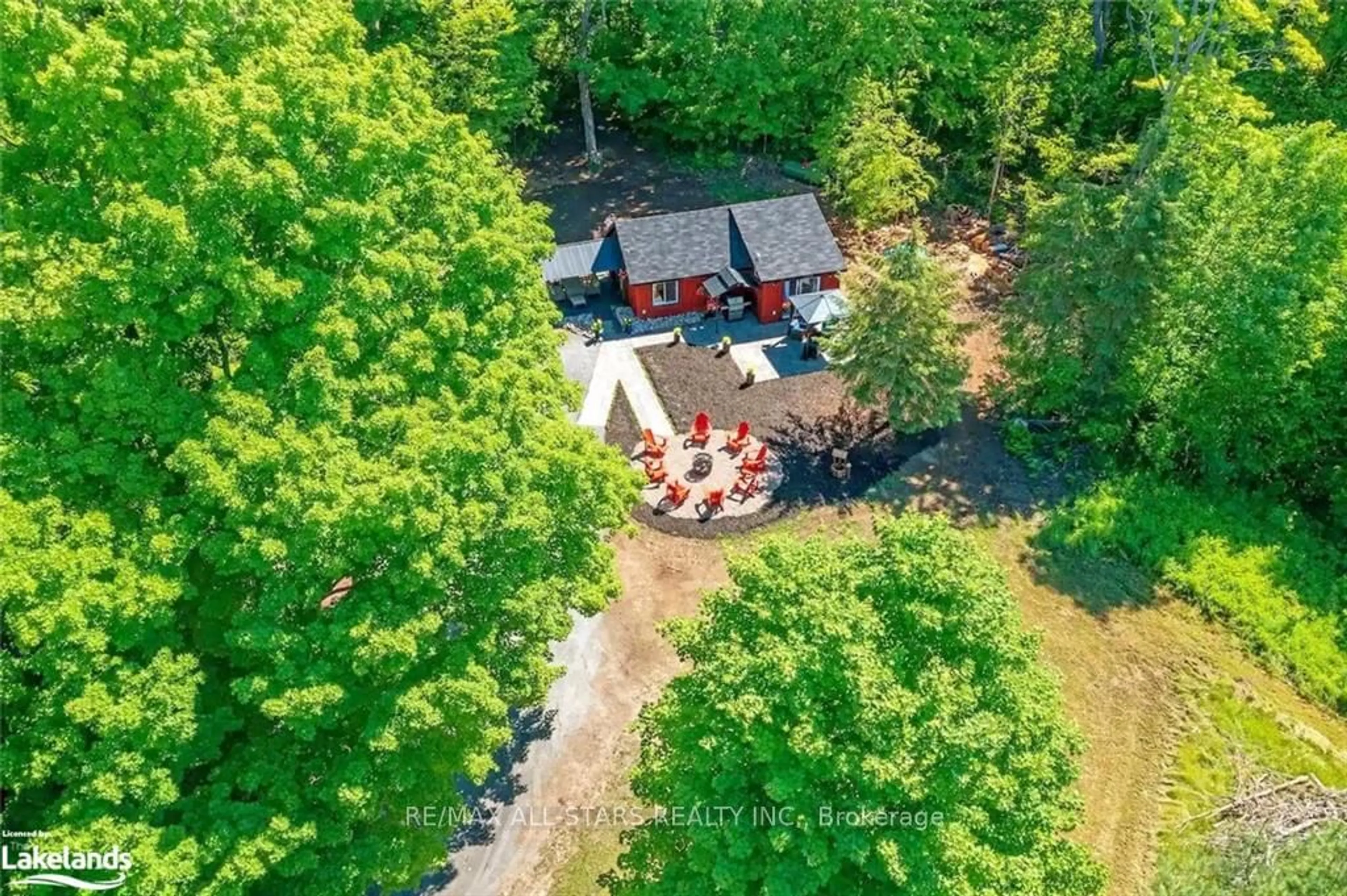 Cottage for 2213 Highway 60, Lake of Bays Ontario P1H 2J6