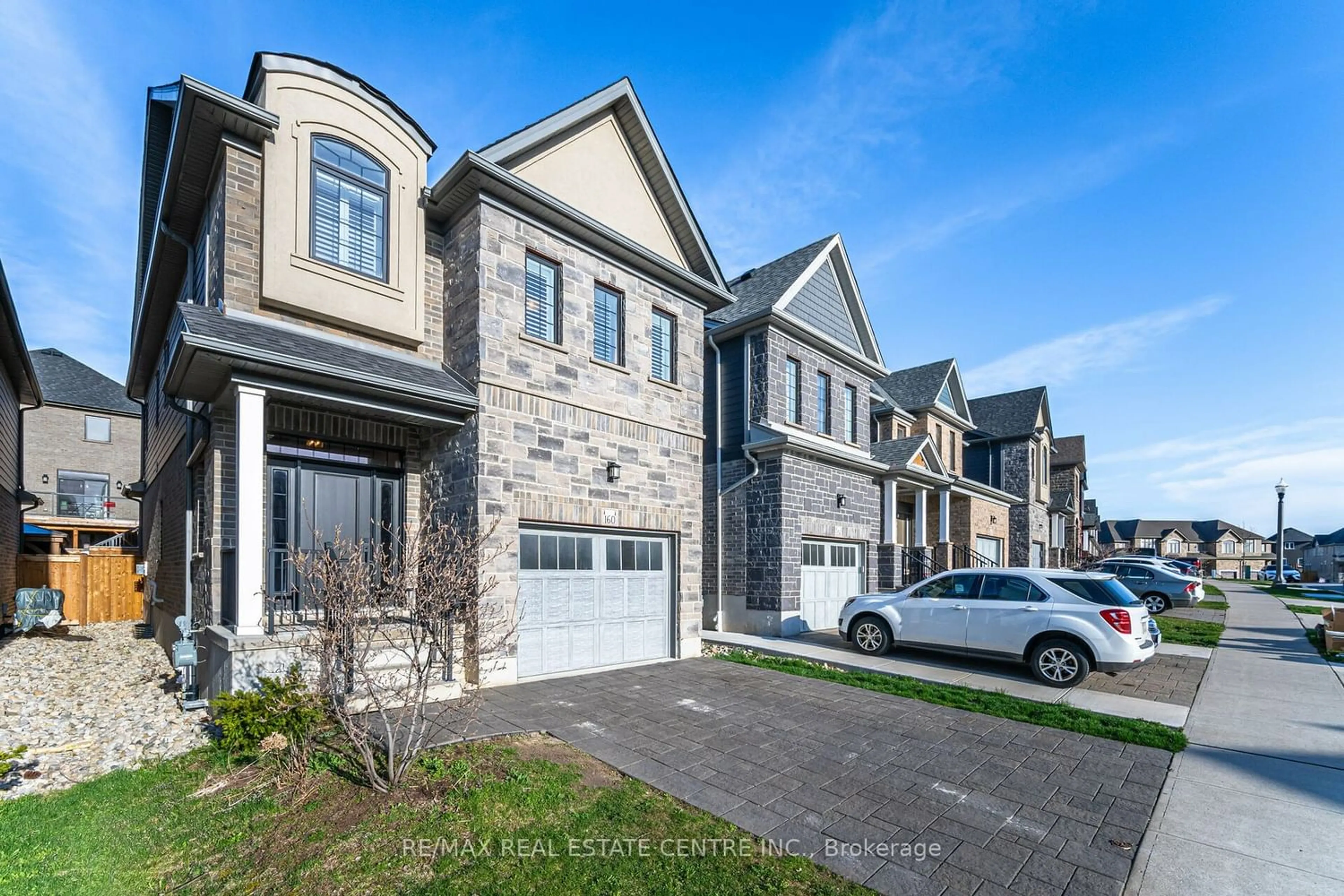 A pic from exterior of the house or condo for 160 Hollybrook Tr, Kitchener Ontario N2R 0M2