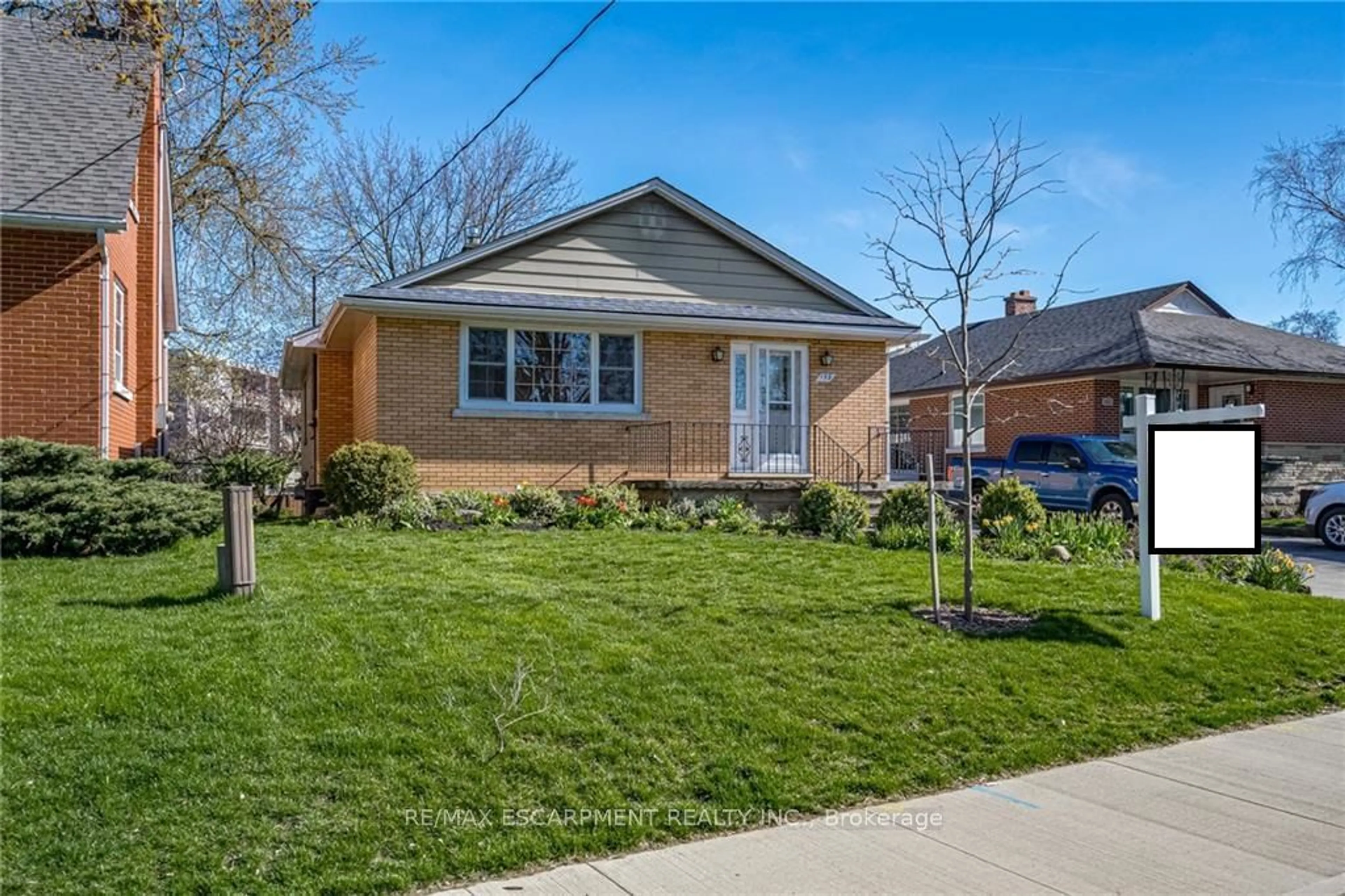 Frontside or backside of a home for 159 Heiman St, Kitchener Ontario N2M 3M1