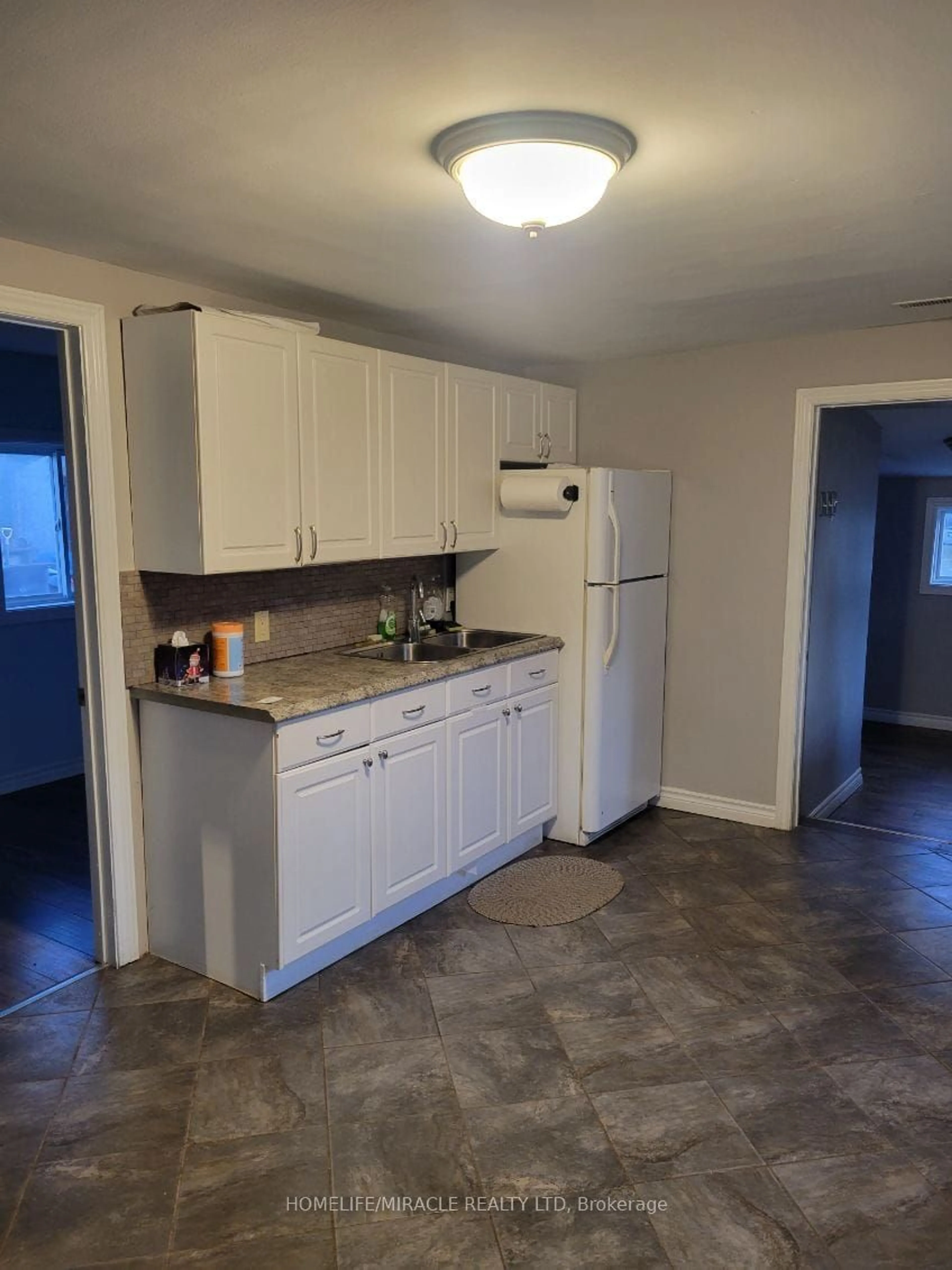 Standard kitchen for 15 Brown St, Belleville Ontario K8N 3K9