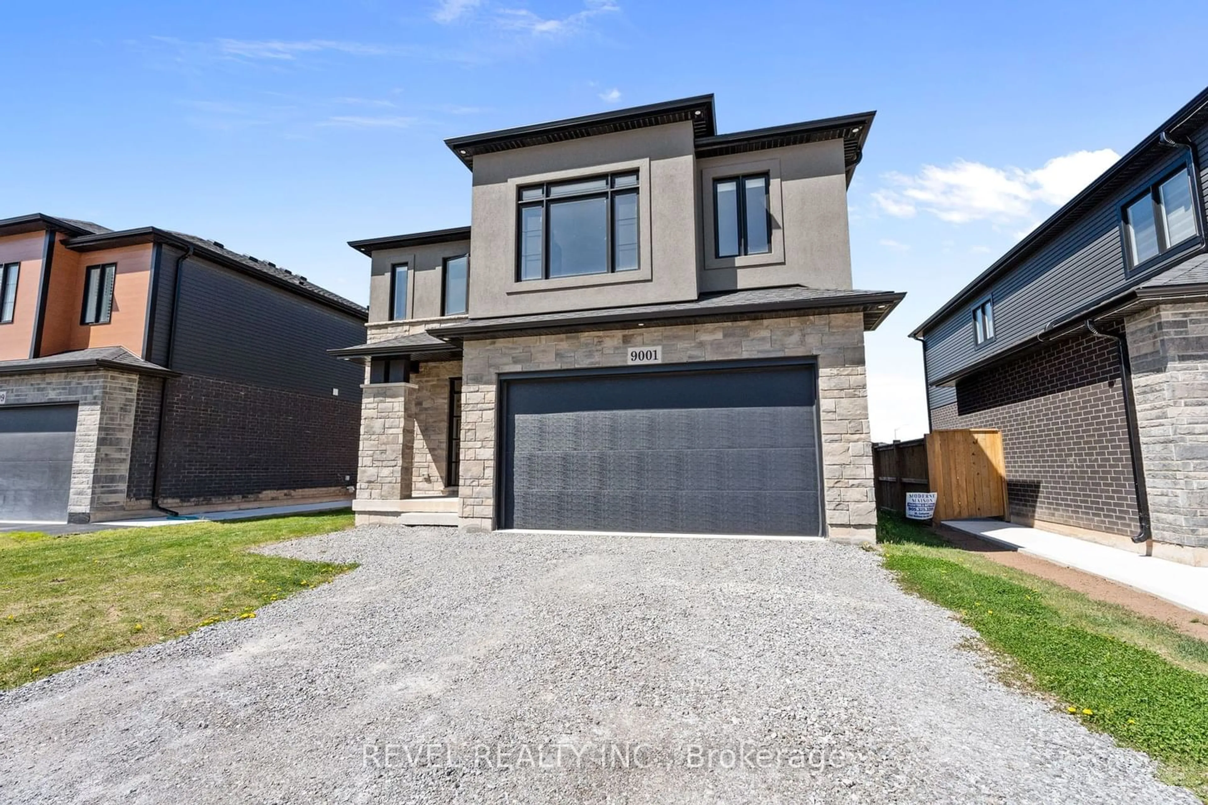 Home with brick exterior material for 9001 Emily Blvd, Niagara Falls Ontario L2H 3T1