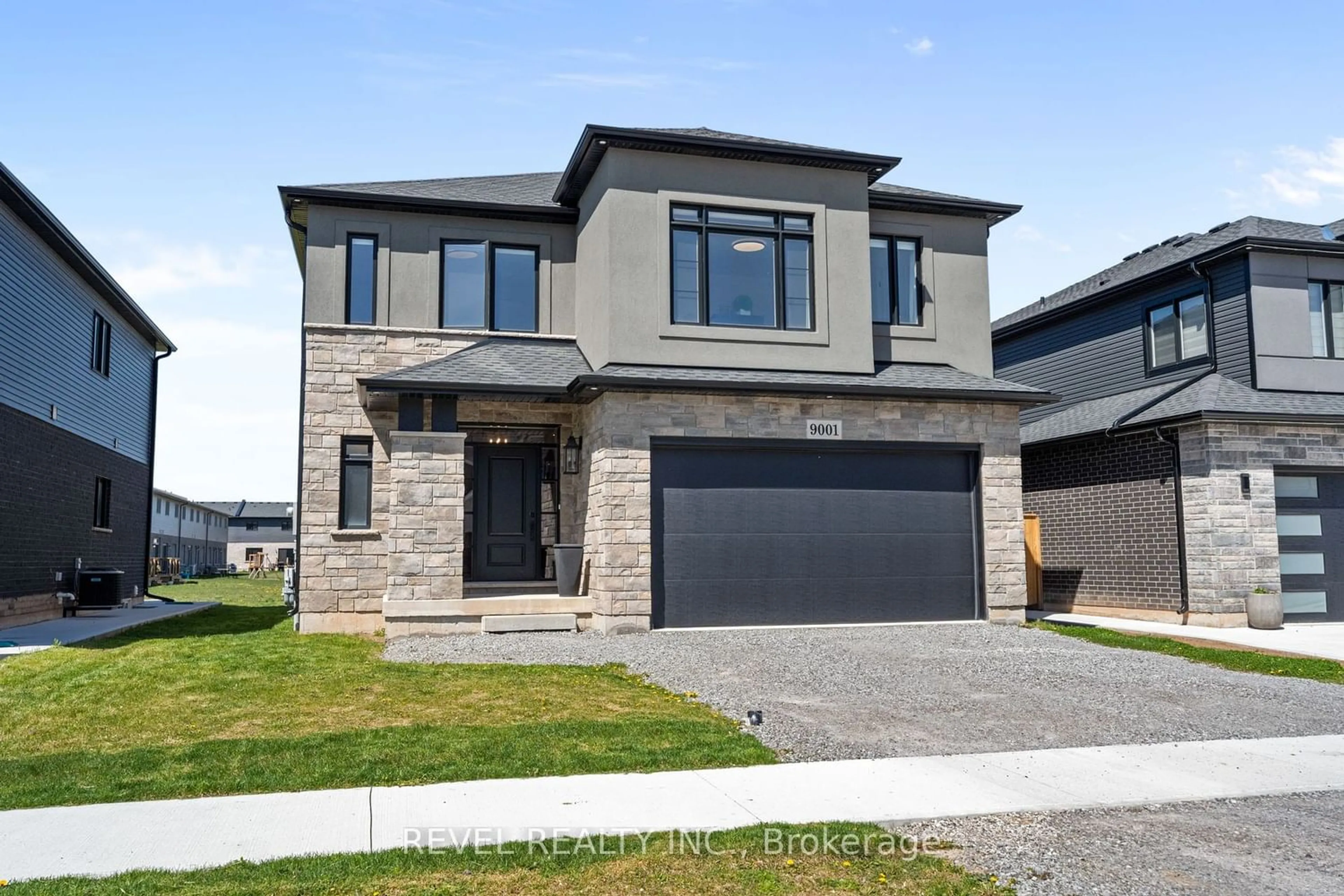Frontside or backside of a home for 9001 Emily Blvd, Niagara Falls Ontario L2H 3T1