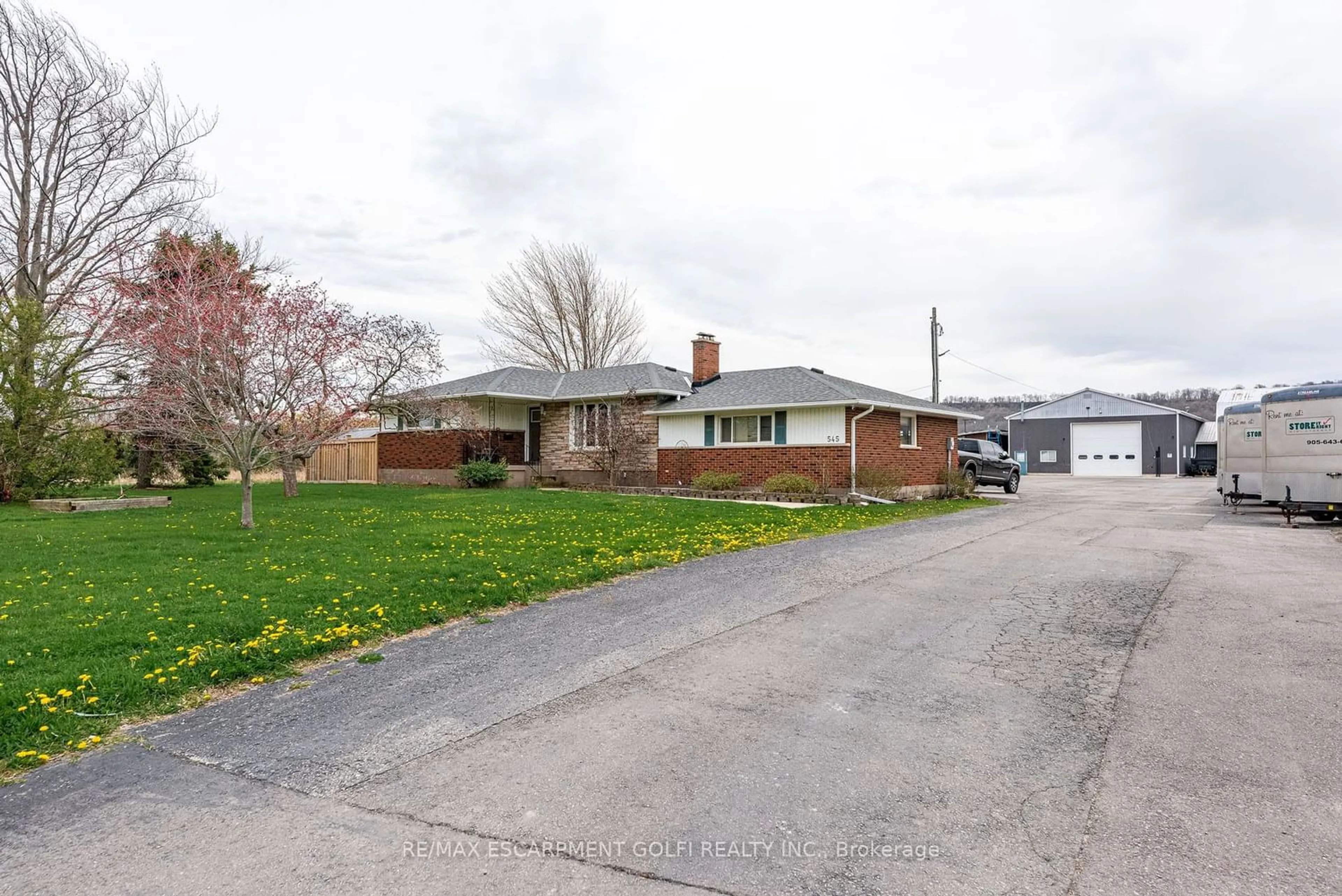 Frontside or backside of a home for 545 Main St, Grimsby Ontario L3M 1T7
