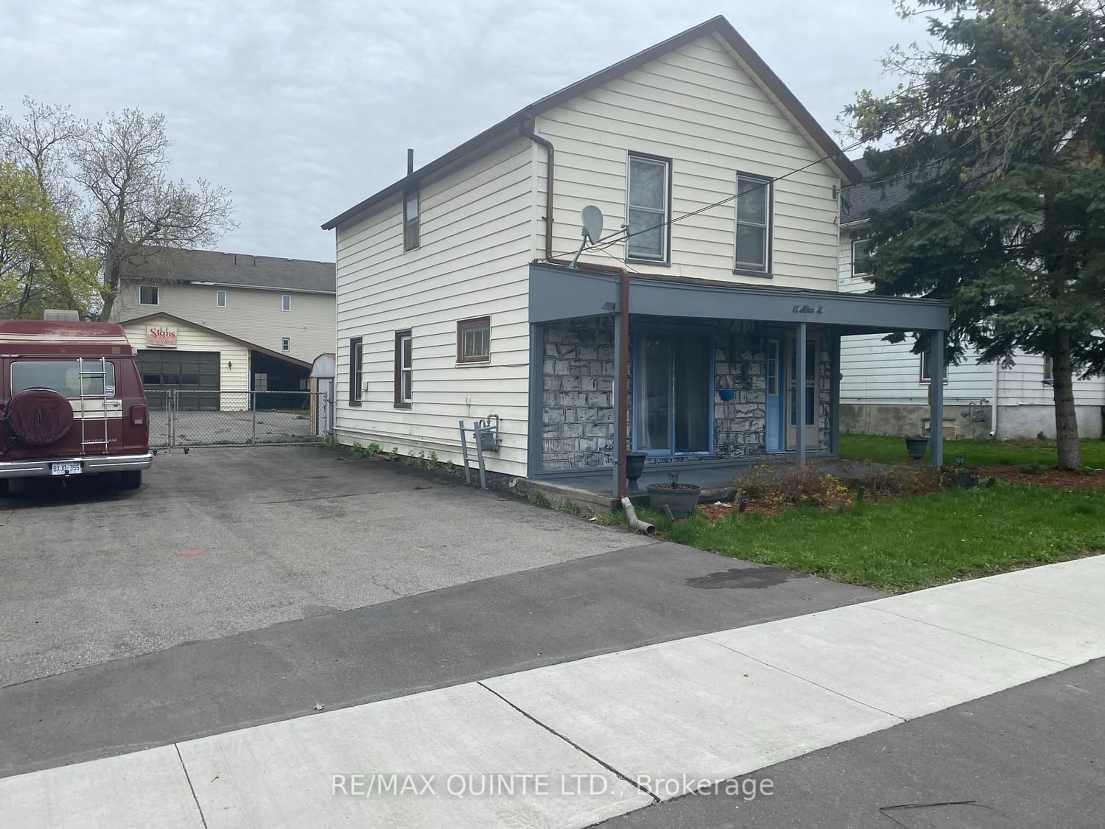 Frontside or backside of a home for 61 Albion St, Belleville Ontario K8N 3R7