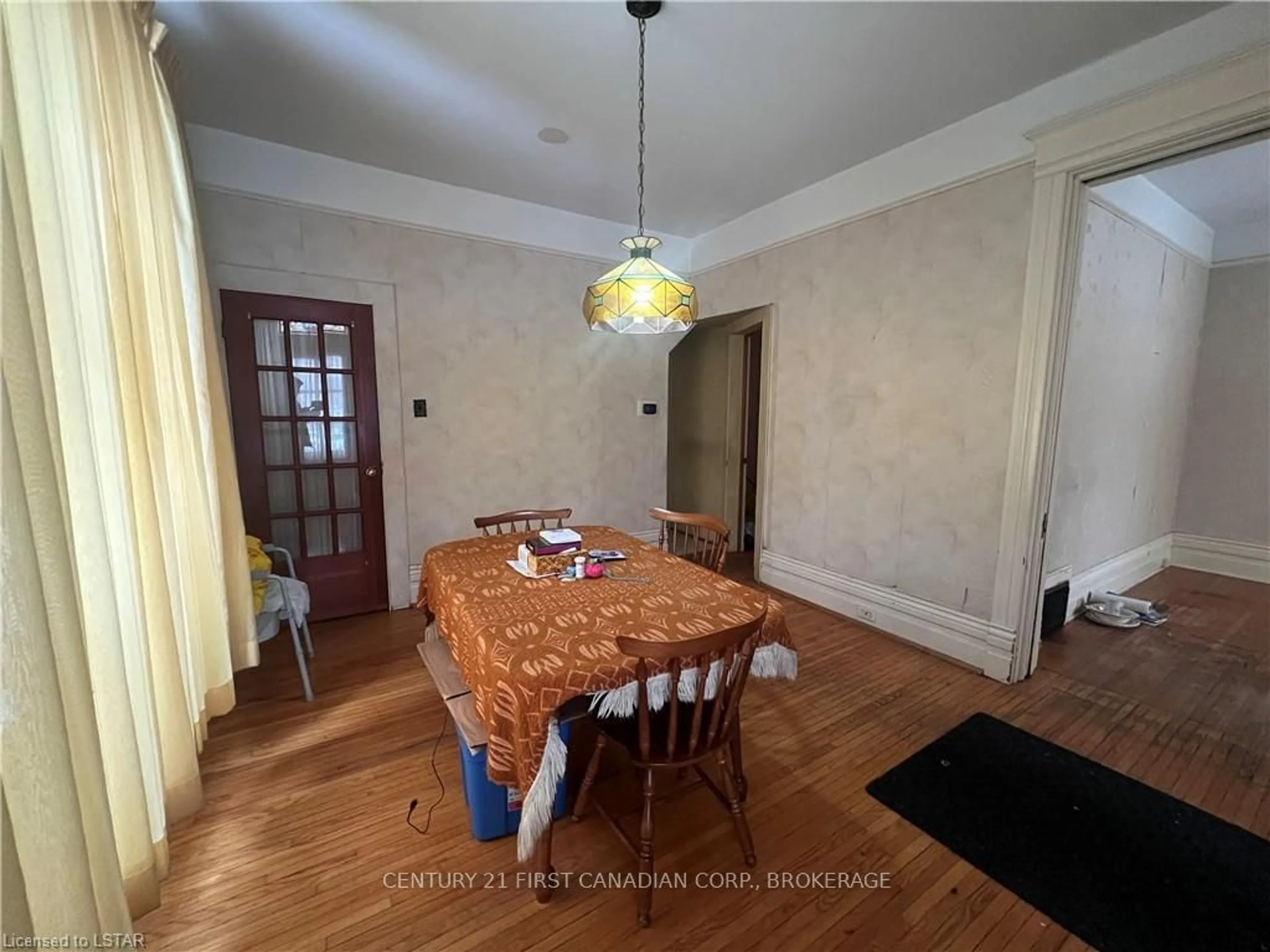 Dining room for 21 Beaconsfield Ave, London Ontario N6C 1B4