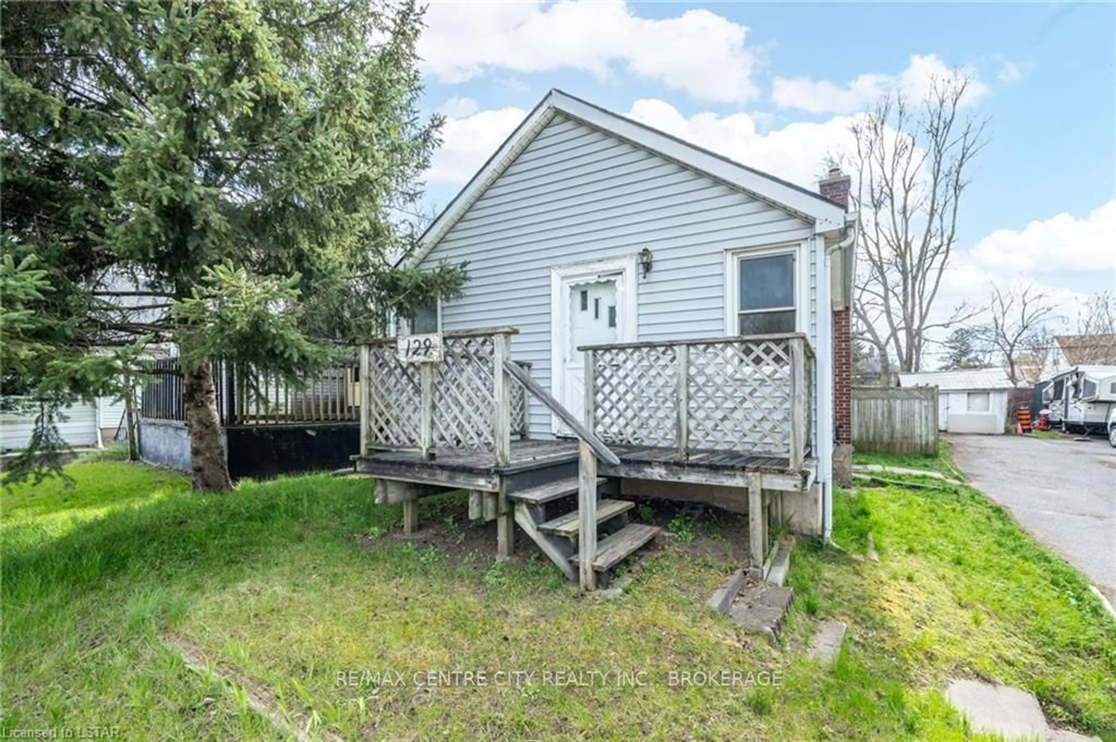 Shed for 129 Highbury Ave, London Ontario N5Z 2W5
