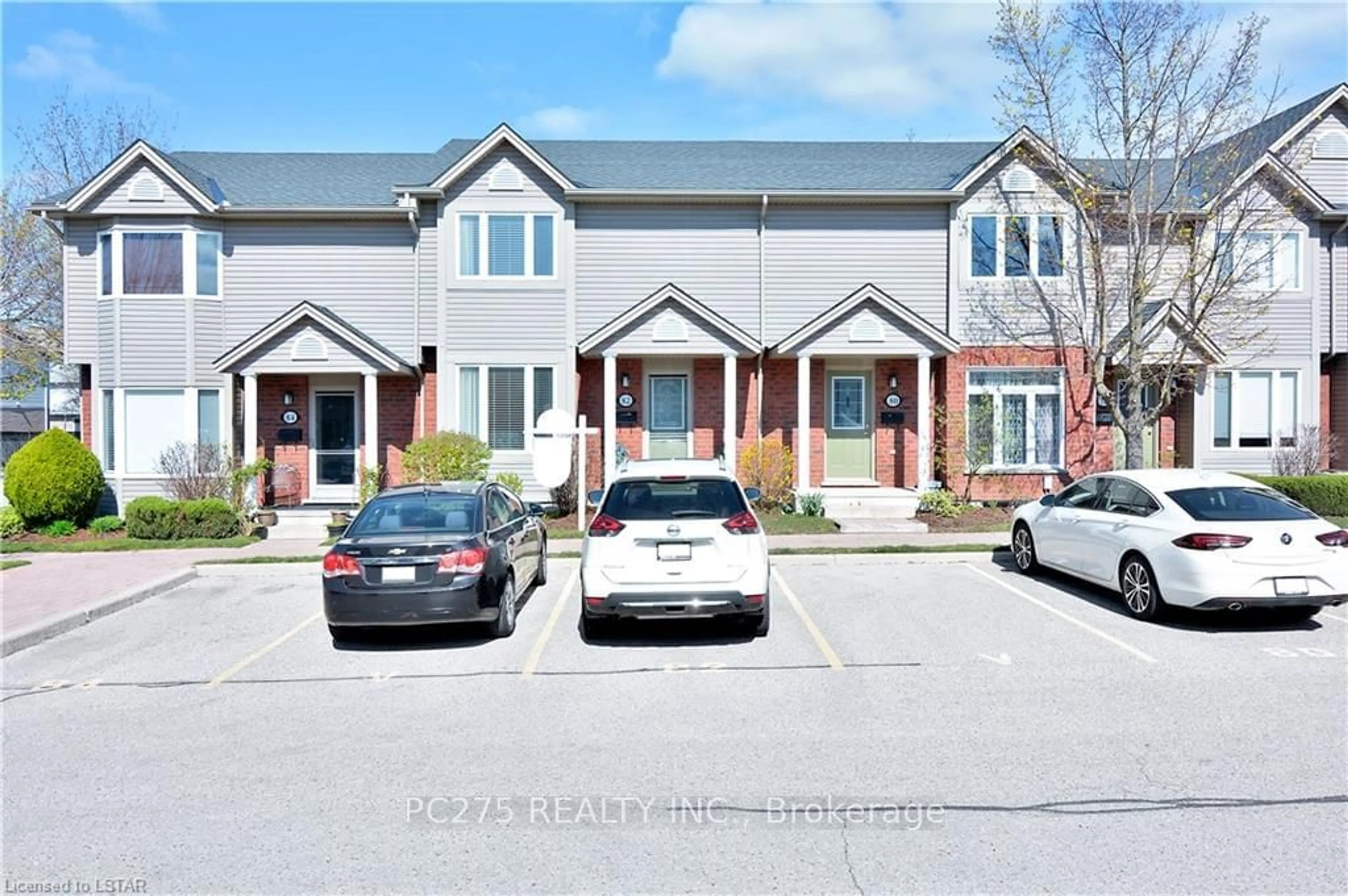 A pic from exterior of the house or condo for 1535 Trossacks Ave #82, London Ontario N5X 4R1