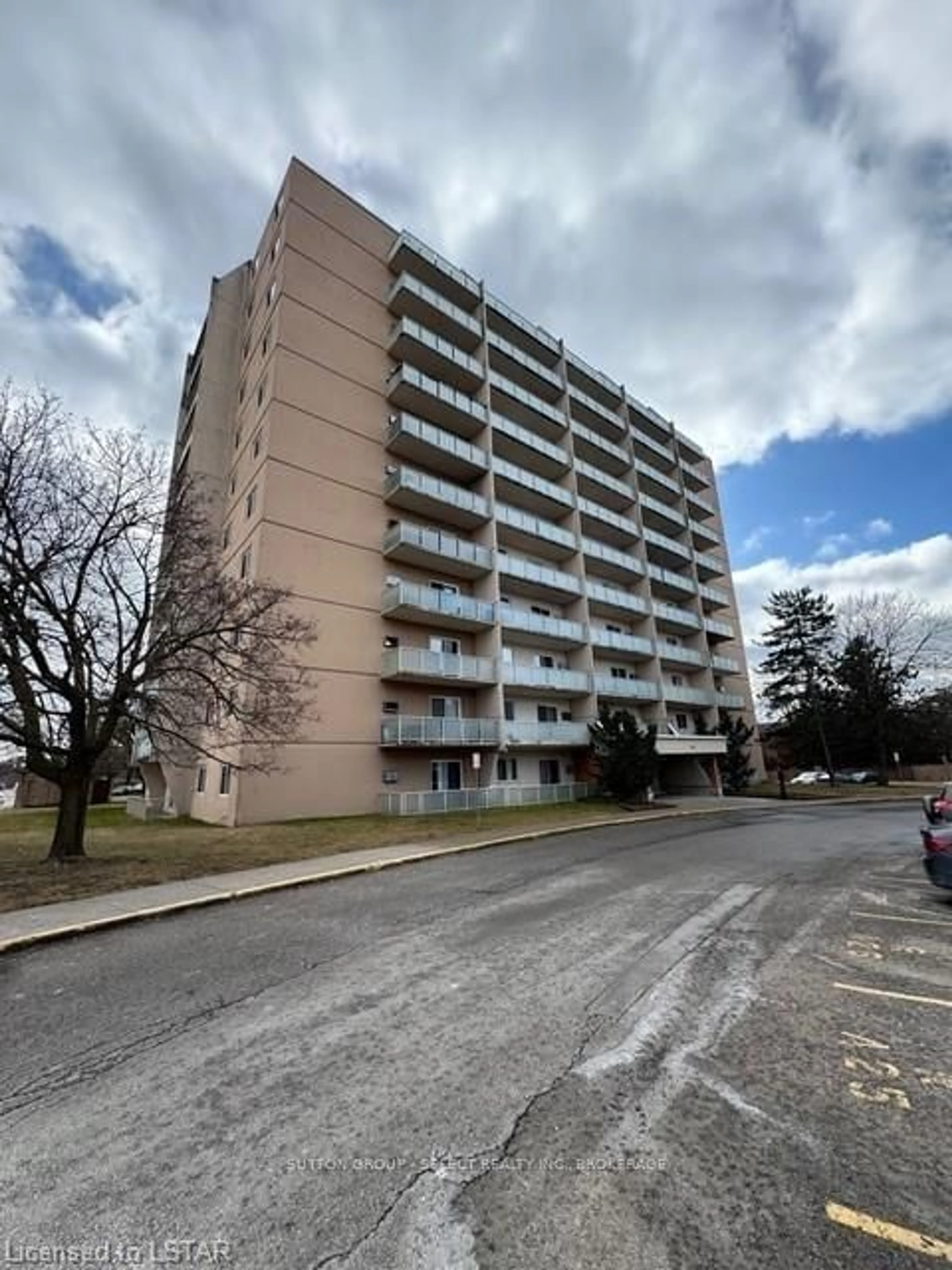 A pic from exterior of the house or condo for 563 Mornington Ave #602, London Ontario N5Y 4T8