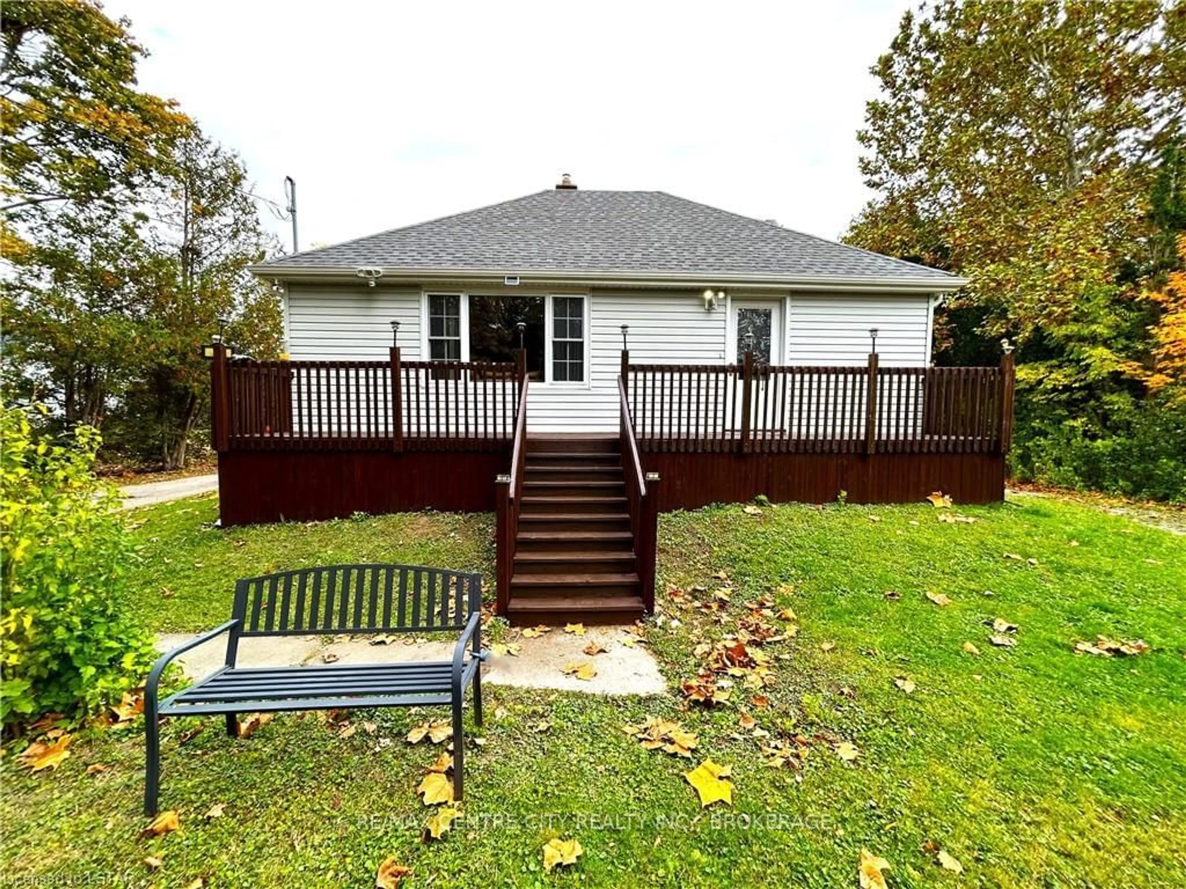 Frontside or backside of a home for 35 Greenfield Dr, London Ontario N6E 1M8