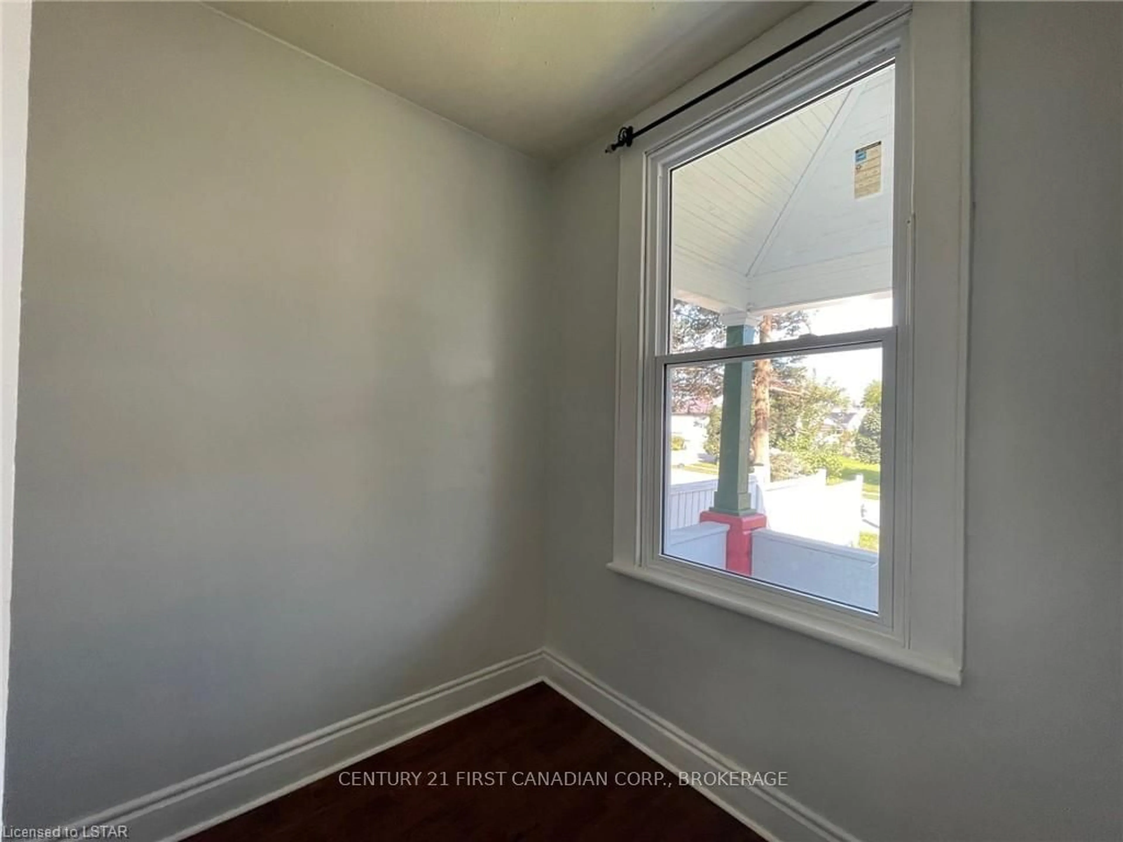 A pic of a room for 1025 York St, London Ontario N5W 2T4