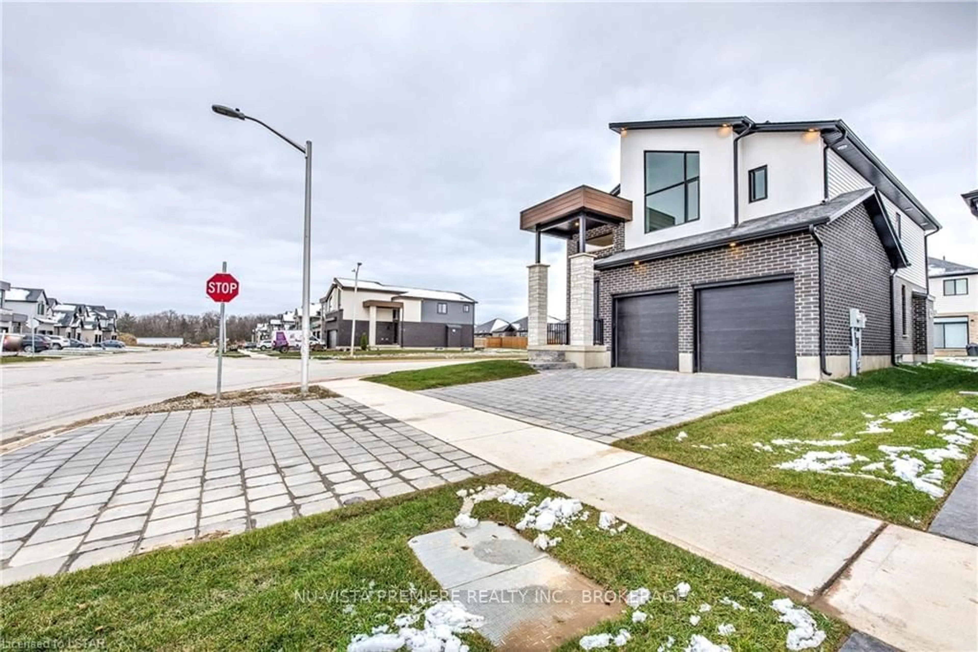 A pic from exterior of the house or condo, the street view for 260 CRESTVIEW Dr, Middlesex Centre Ontario N0L 1R0