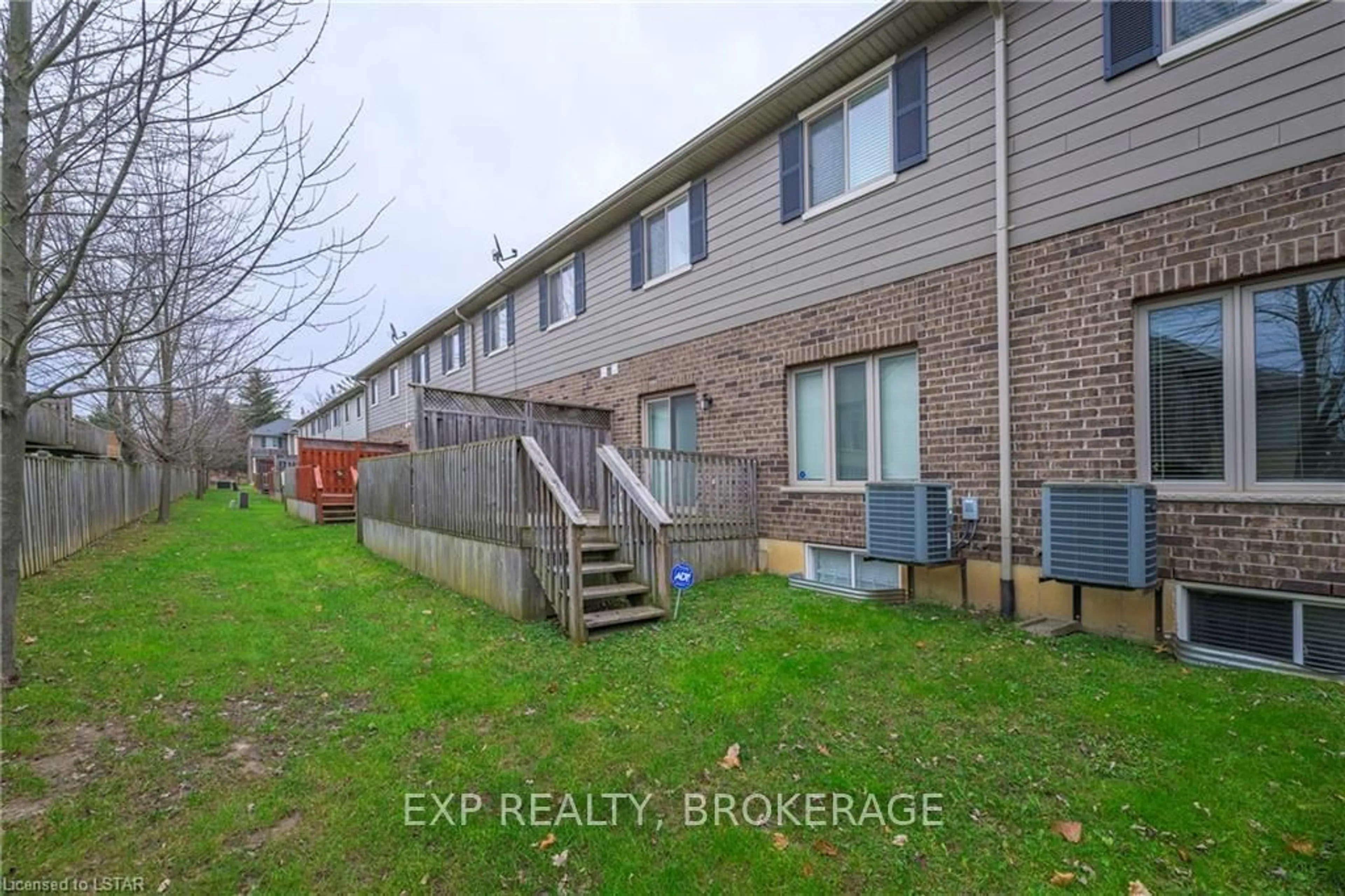 A pic from exterior of the house or condo, the fenced backyard for 112 NORTH CENTRE ROAD Rd #88, London Ontario N5X 0G9