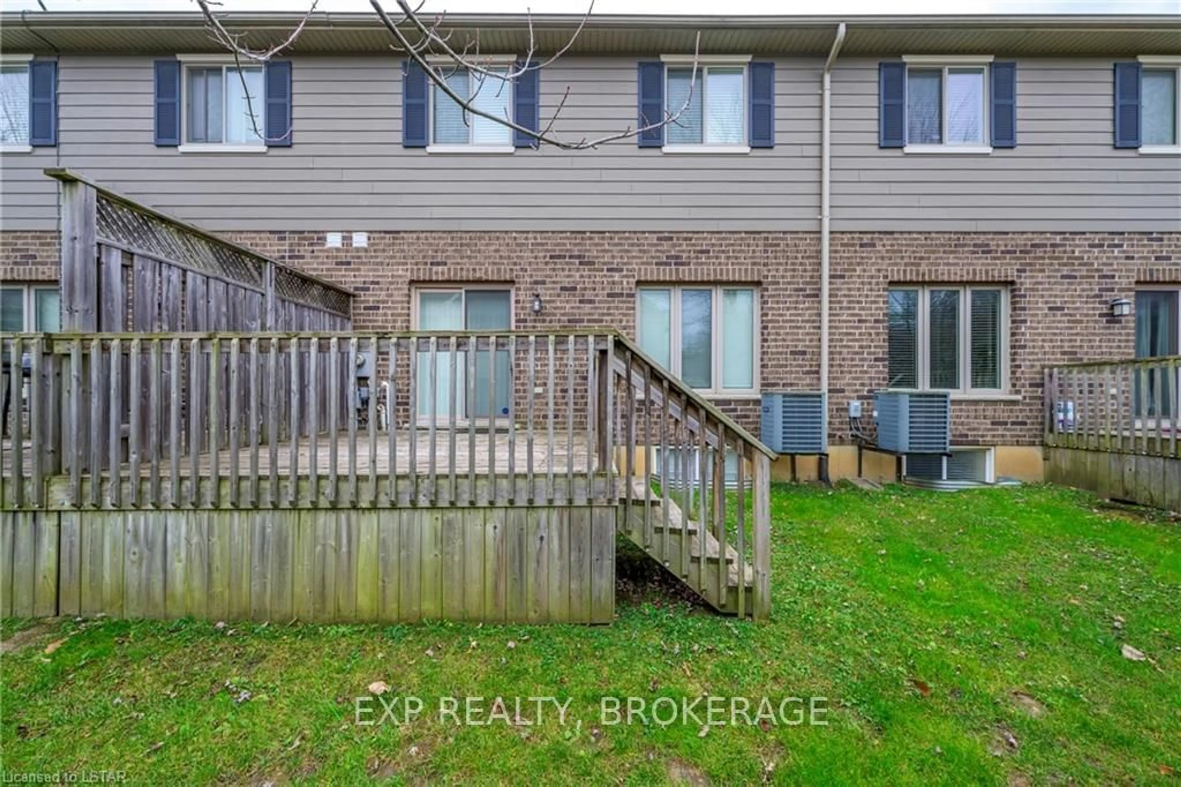 A pic from exterior of the house or condo, the fenced backyard for 112 NORTH CENTRE ROAD Rd #88, London Ontario N5X 0G9