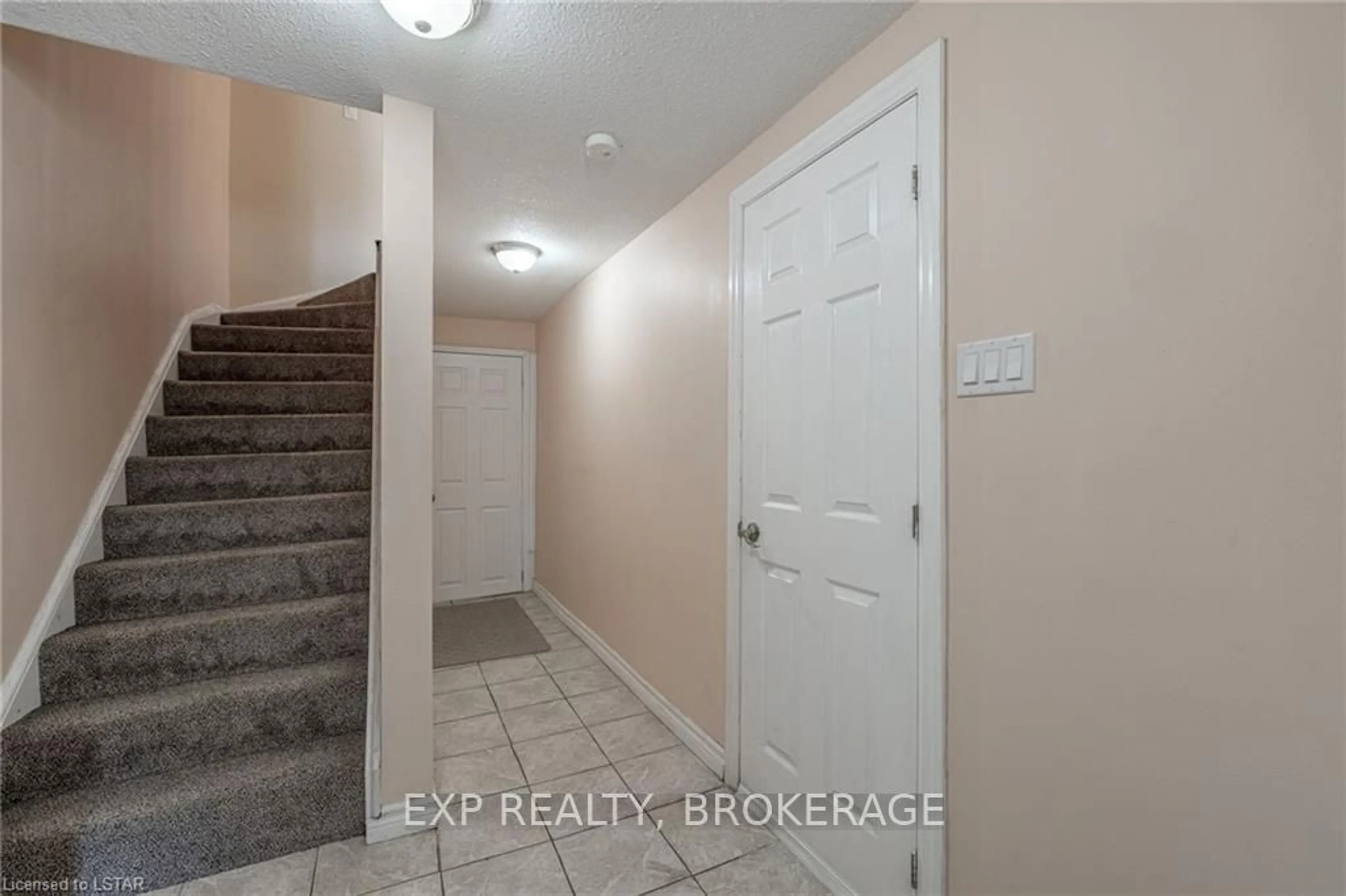 Indoor entryway for 700 Osgoode Dr #54, London Ontario N6E 2H1