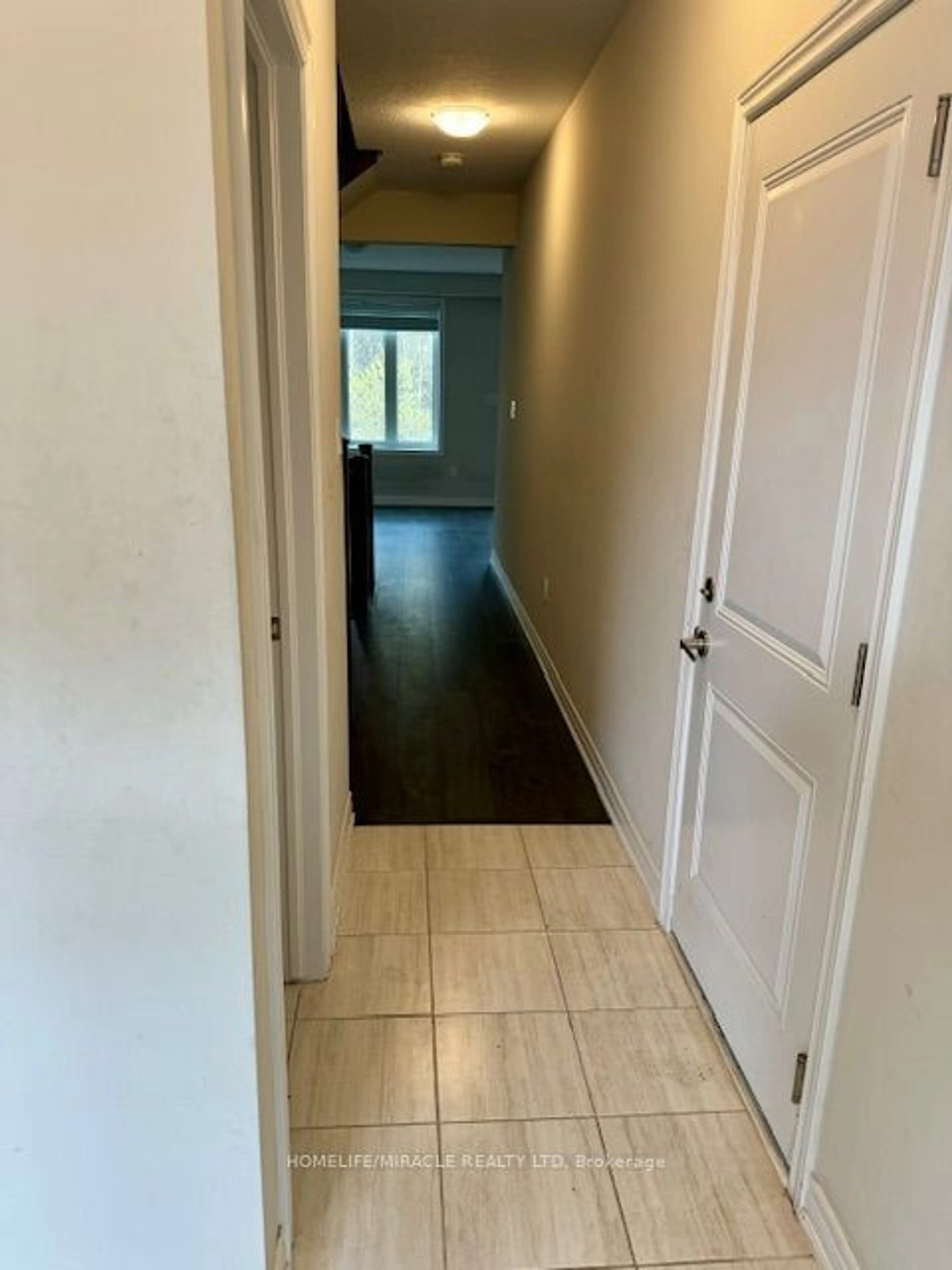 Indoor entryway for 100 Hollywood Crt #45, Cambridge Ontario N1R 0C5