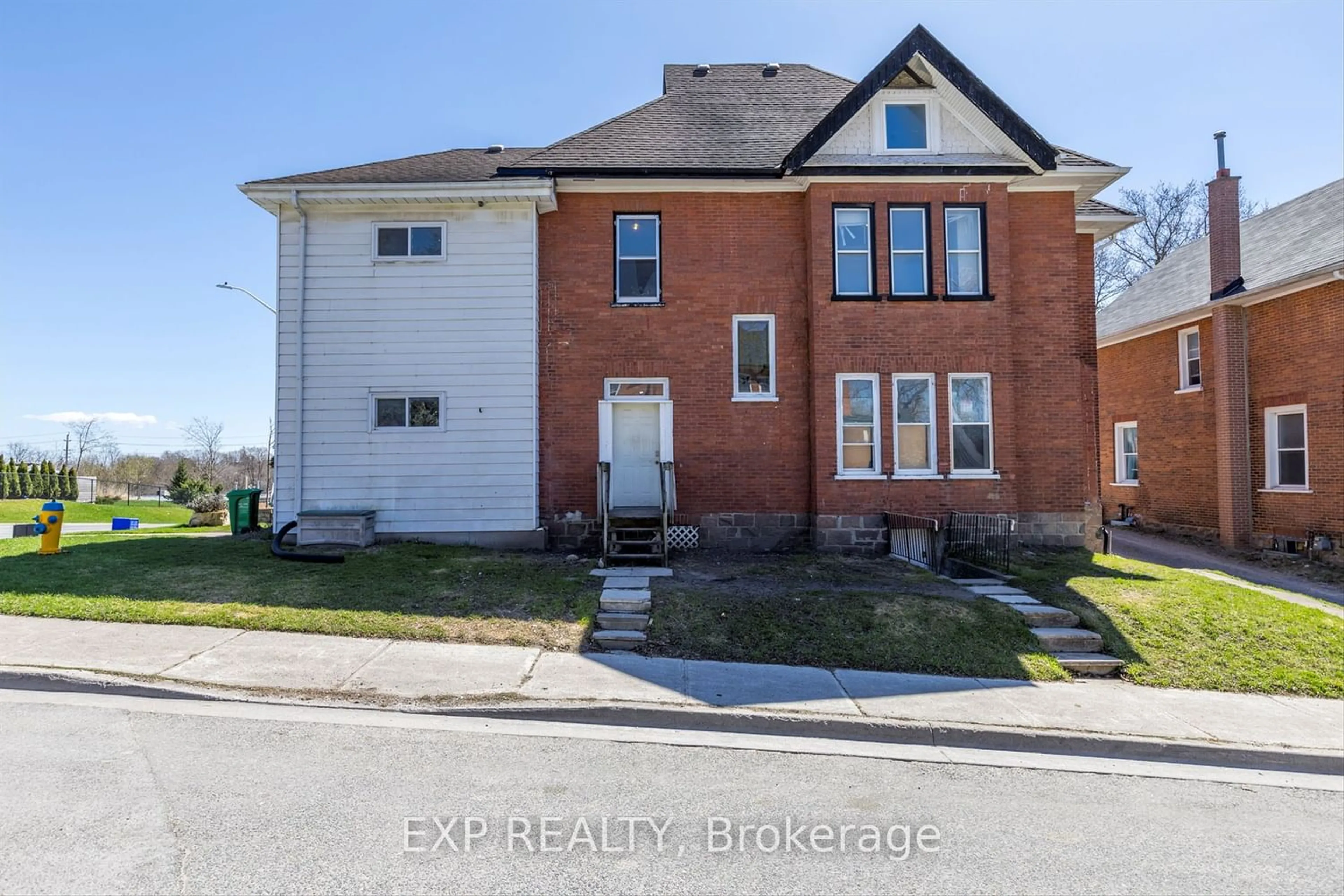 Frontside or backside of a home for 559 Reid St, Peterborough Ontario K9H 4H1