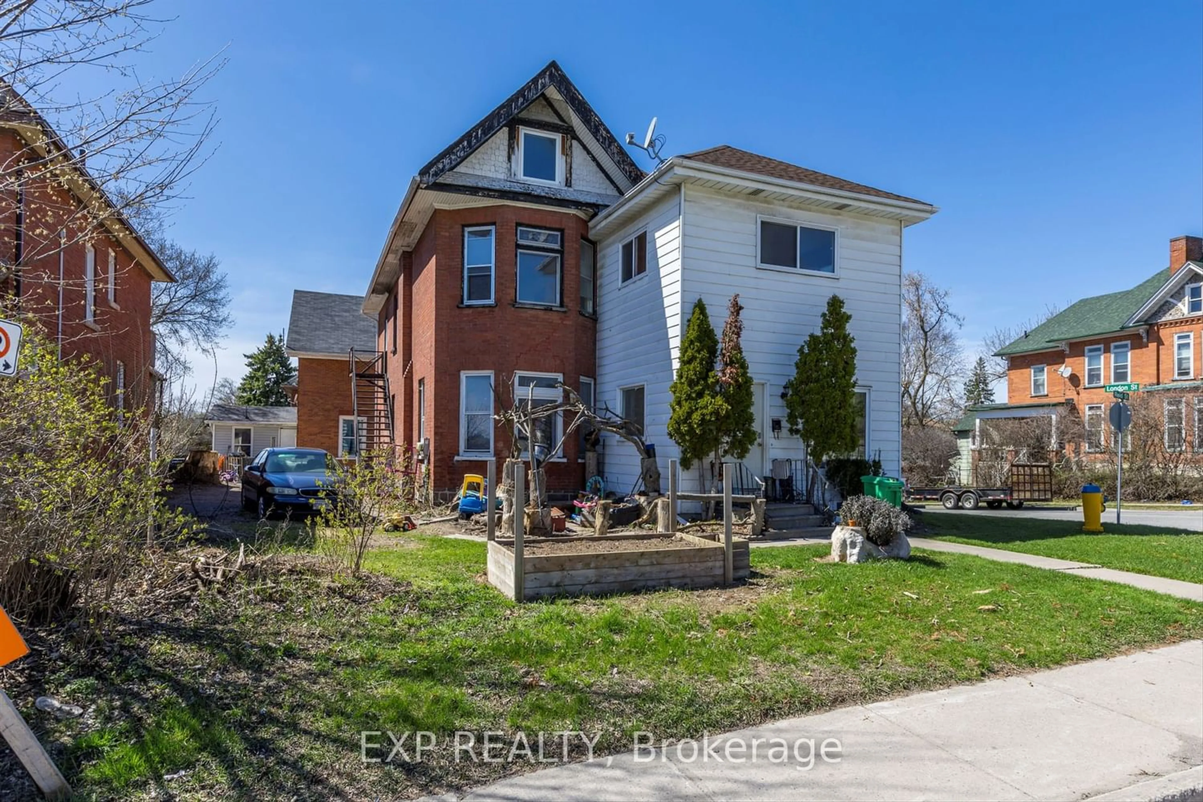 Frontside or backside of a home for 559 Reid St, Peterborough Ontario K9H 4H1