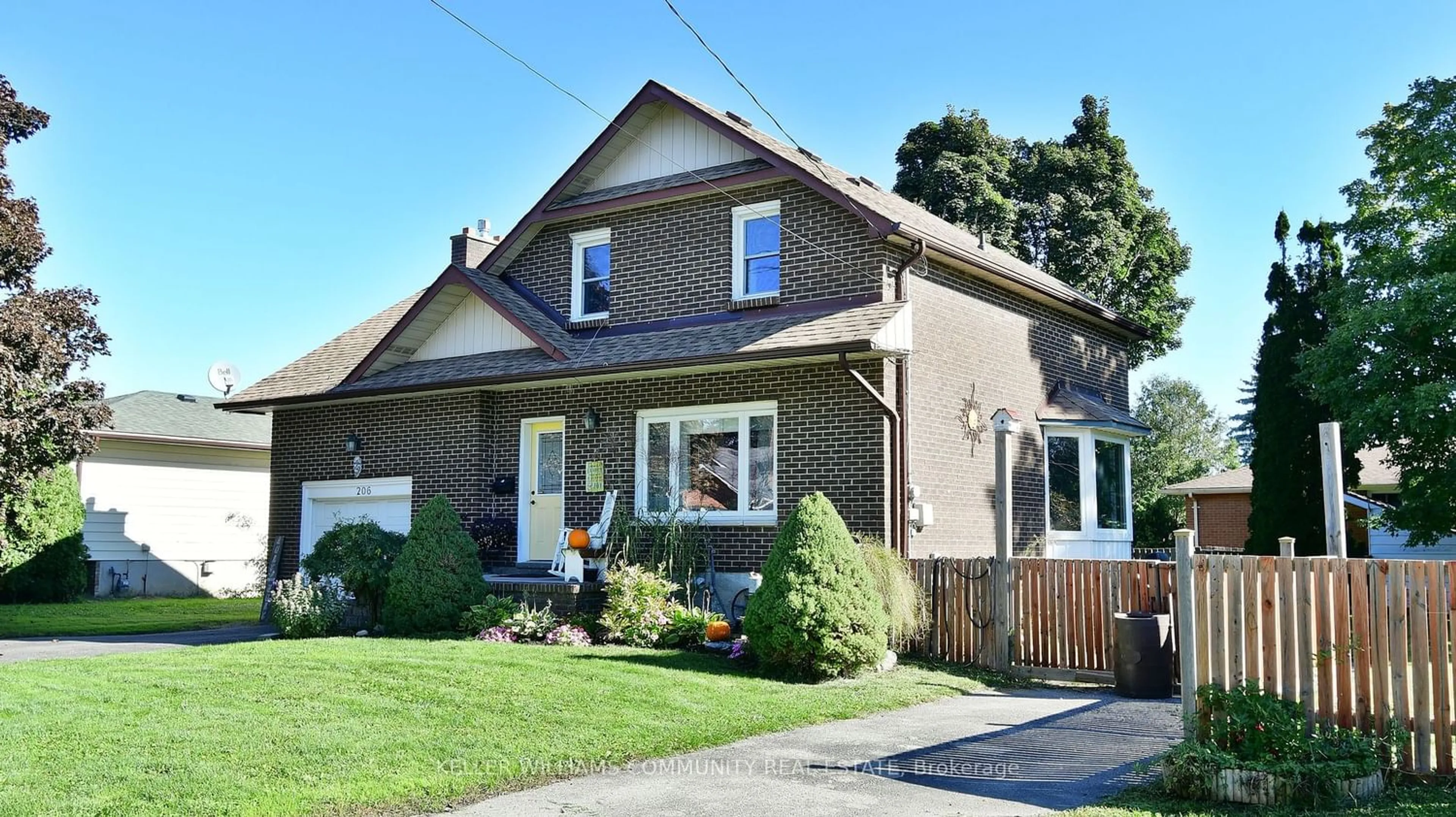 Frontside or backside of a home for 206 William St, Kawartha Lakes Ontario K9V 4B9