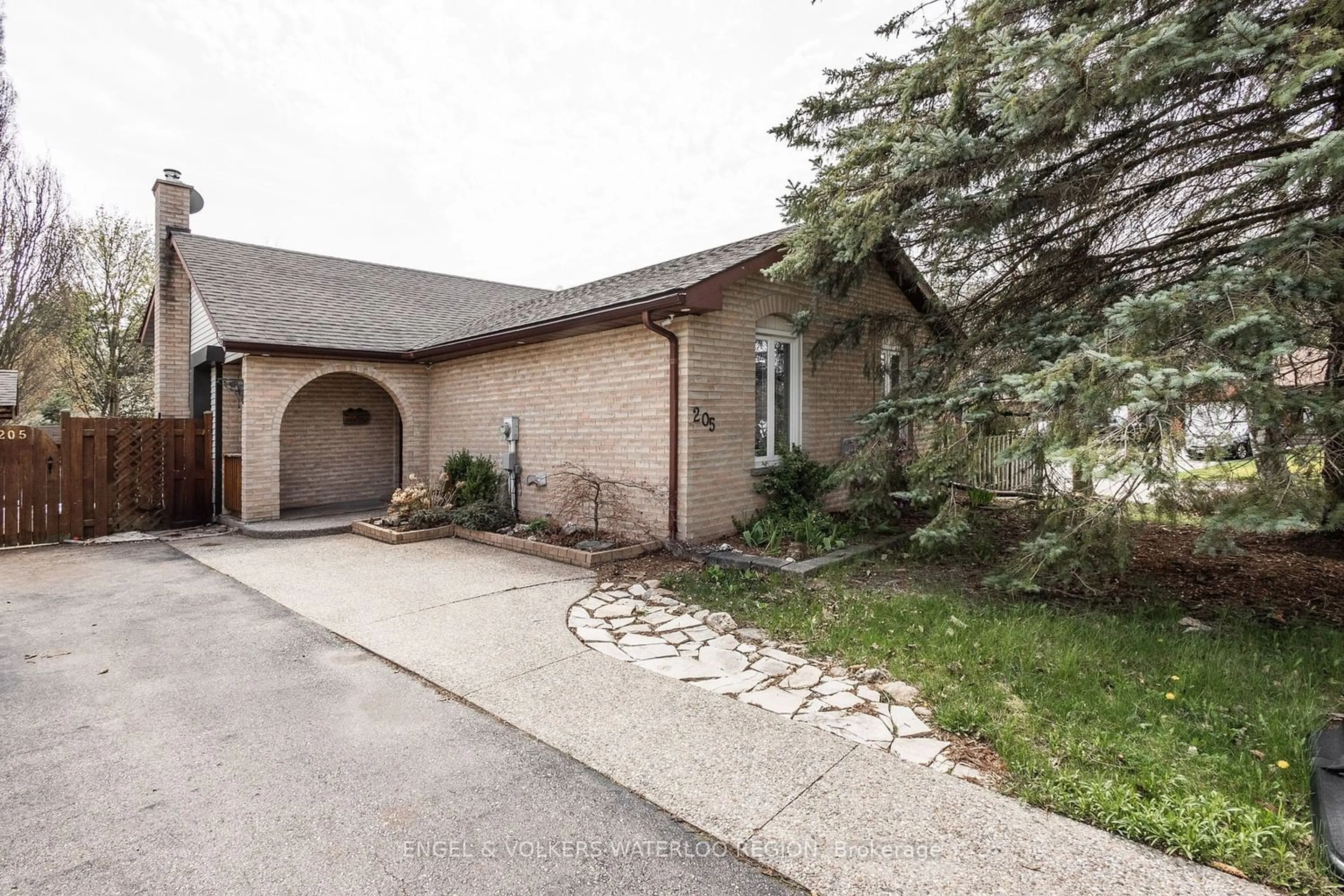 Frontside or backside of a home for 205 Bechtel Dr, Kitchener Ontario N2P 1W4