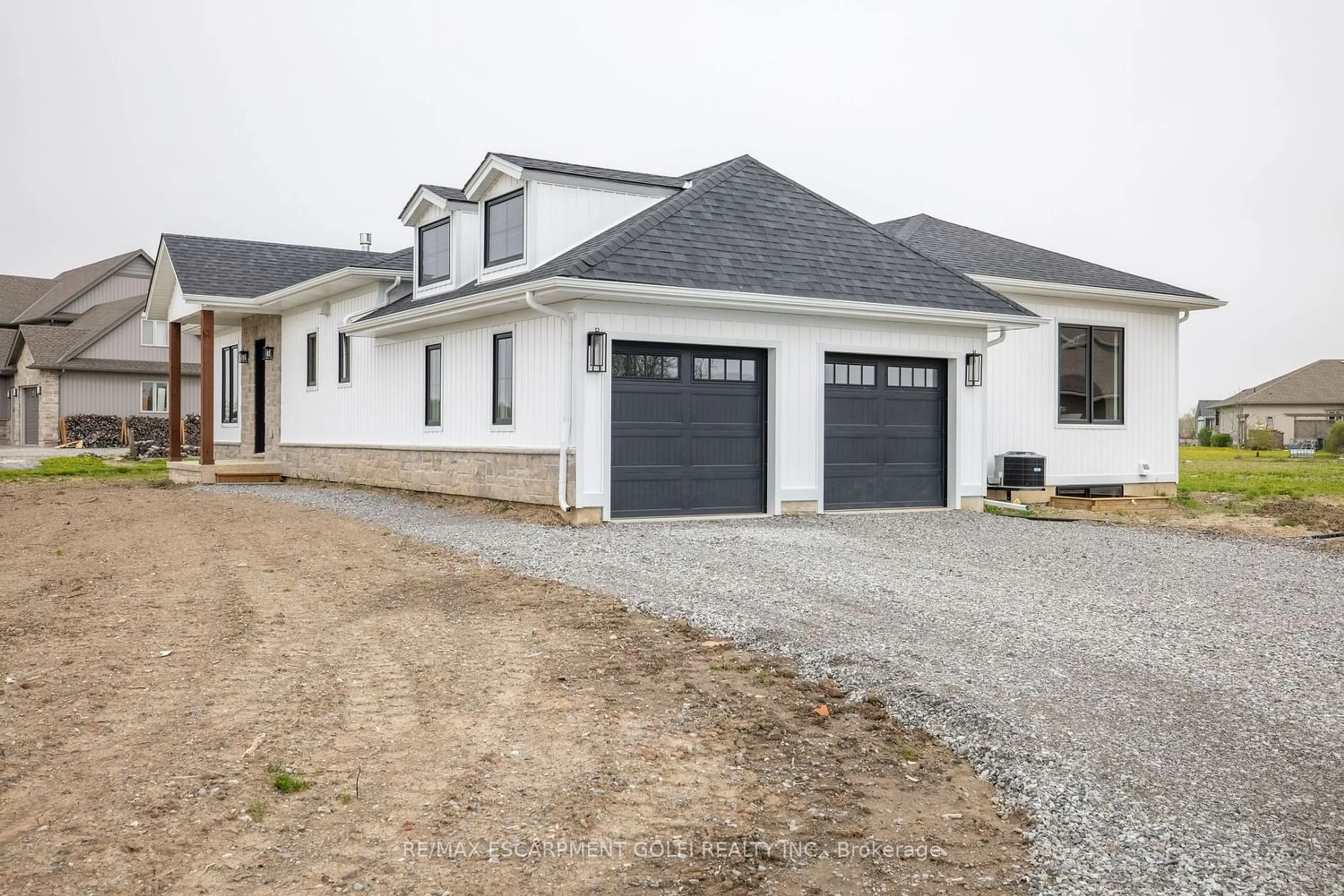 Frontside or backside of a home for 915 River Rd, Pelham Ontario L0S 1C0