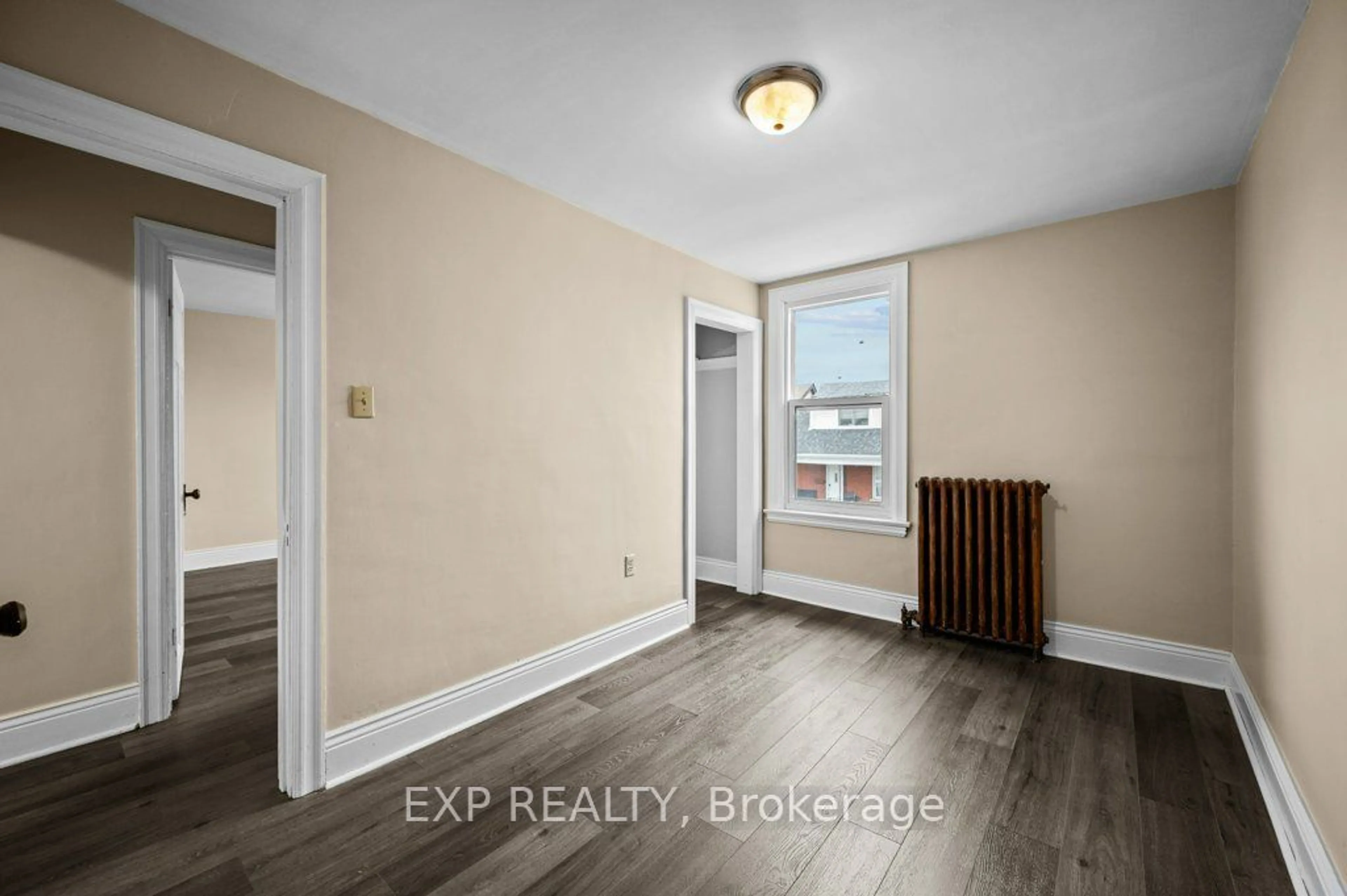 A pic of a room for 54 Frederick Ave, Hamilton Ontario L8H 4K4