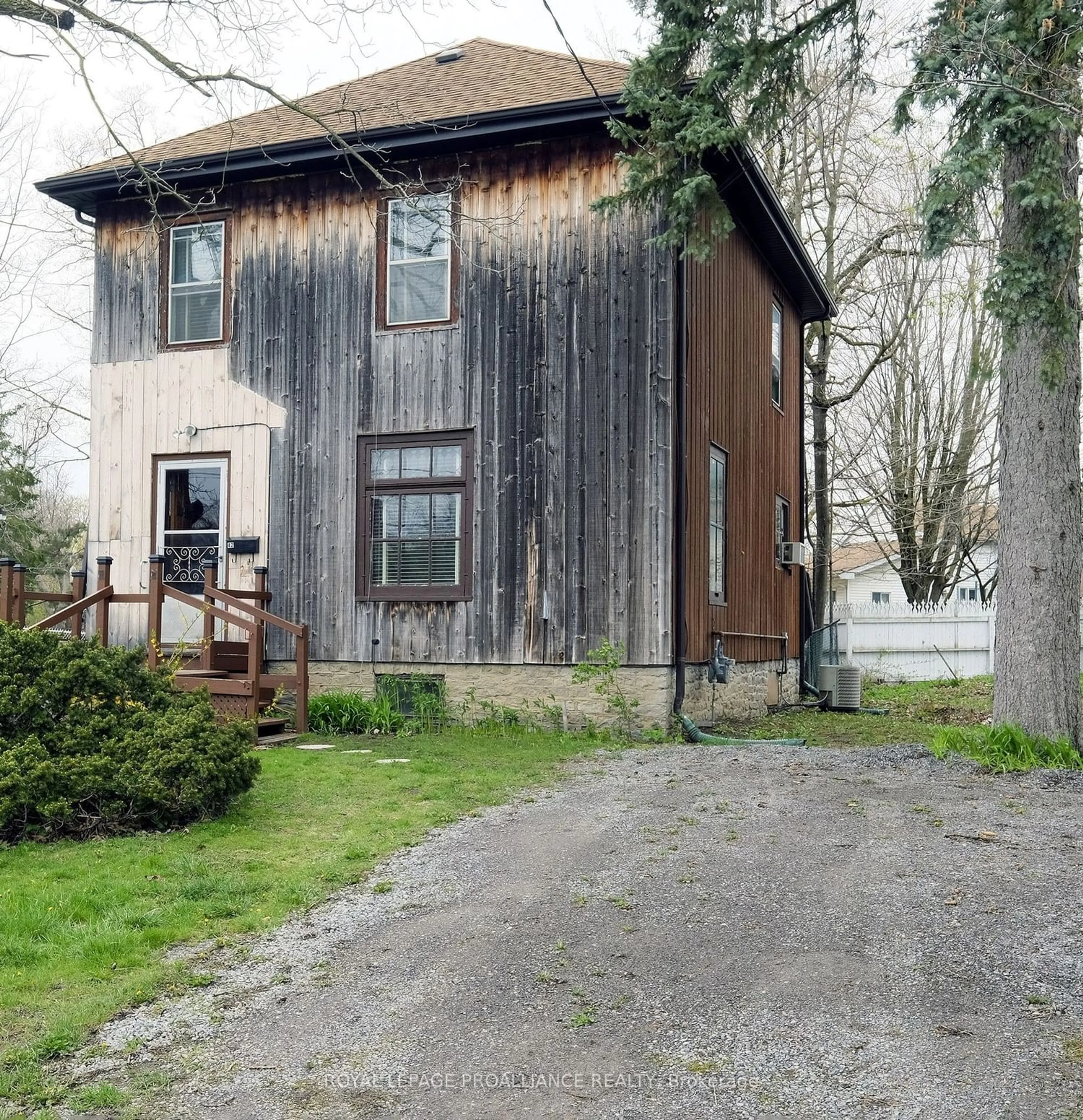 Frontside or backside of a home for 42 Highland Ave, Belleville Ontario K8P 3R1