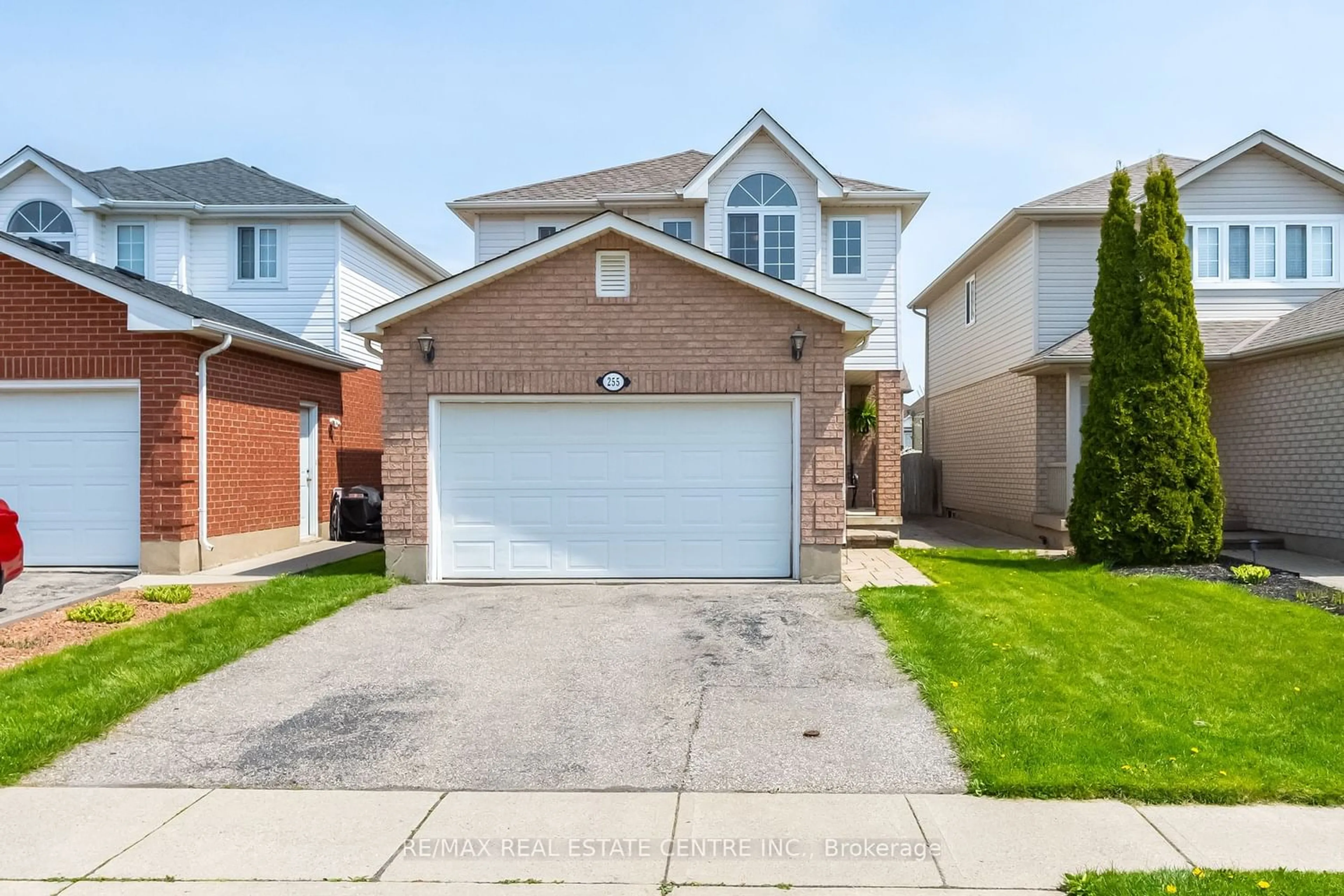 Frontside or backside of a home for 255 Gatehouse Dr, Cambridge Ontario N1P 1E6