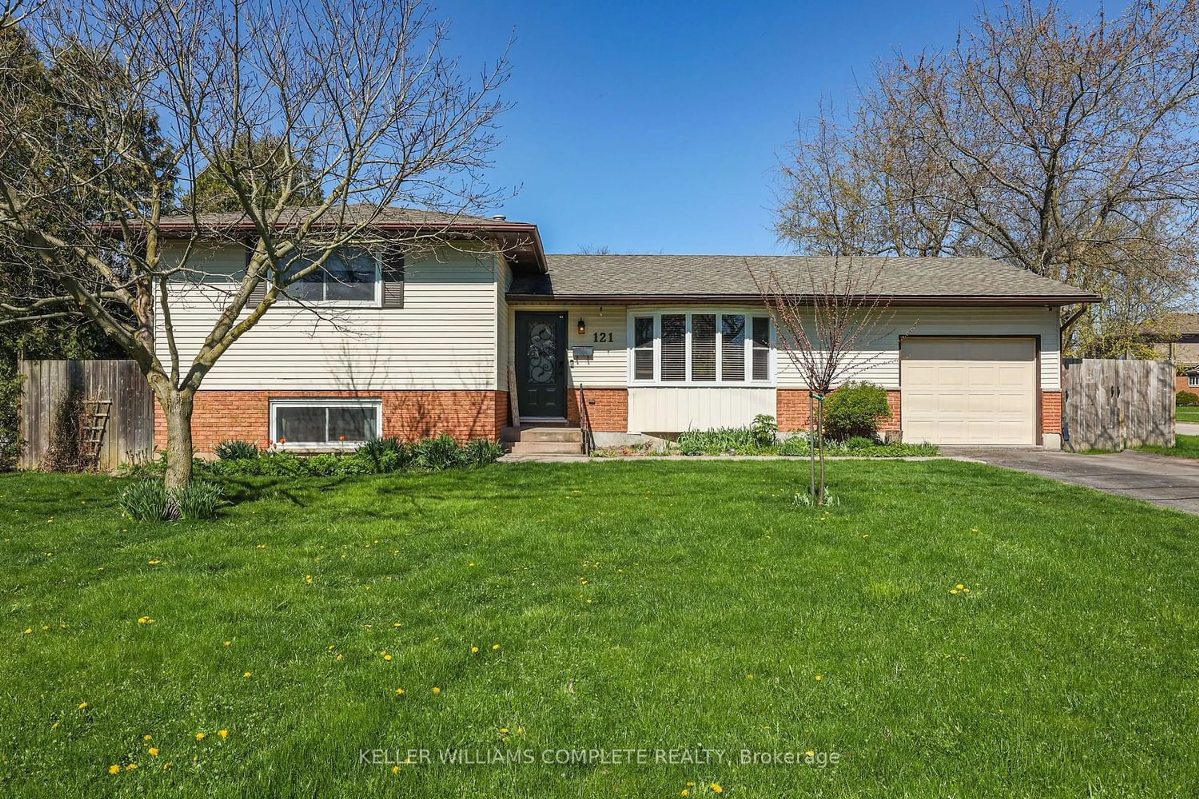 Frontside or backside of a home for 121 Wade Rd, West Lincoln Ontario L0R 2A0