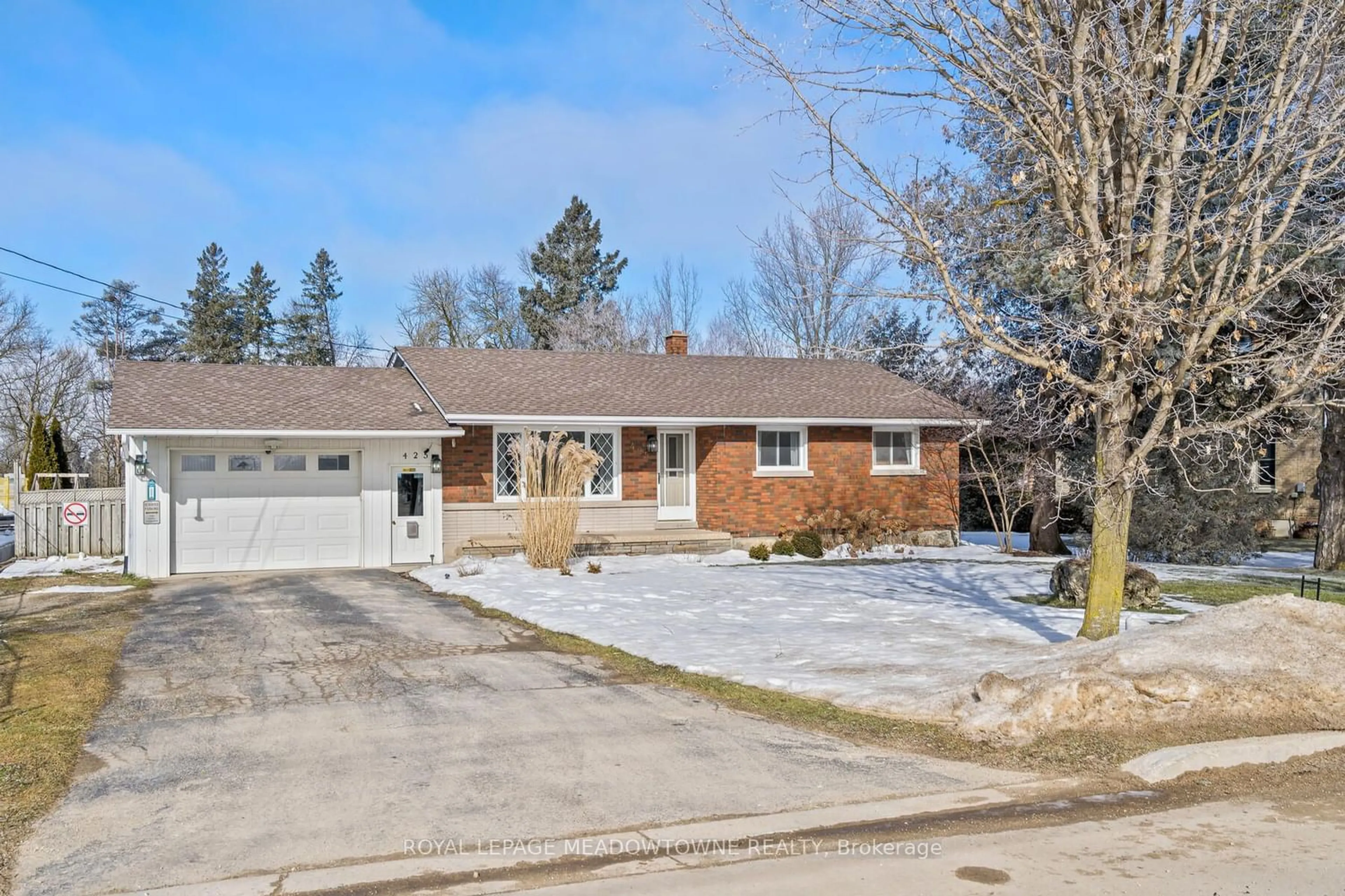 Frontside or backside of a home for 425 Wellington St, Wellington North Ontario N0G 2L2