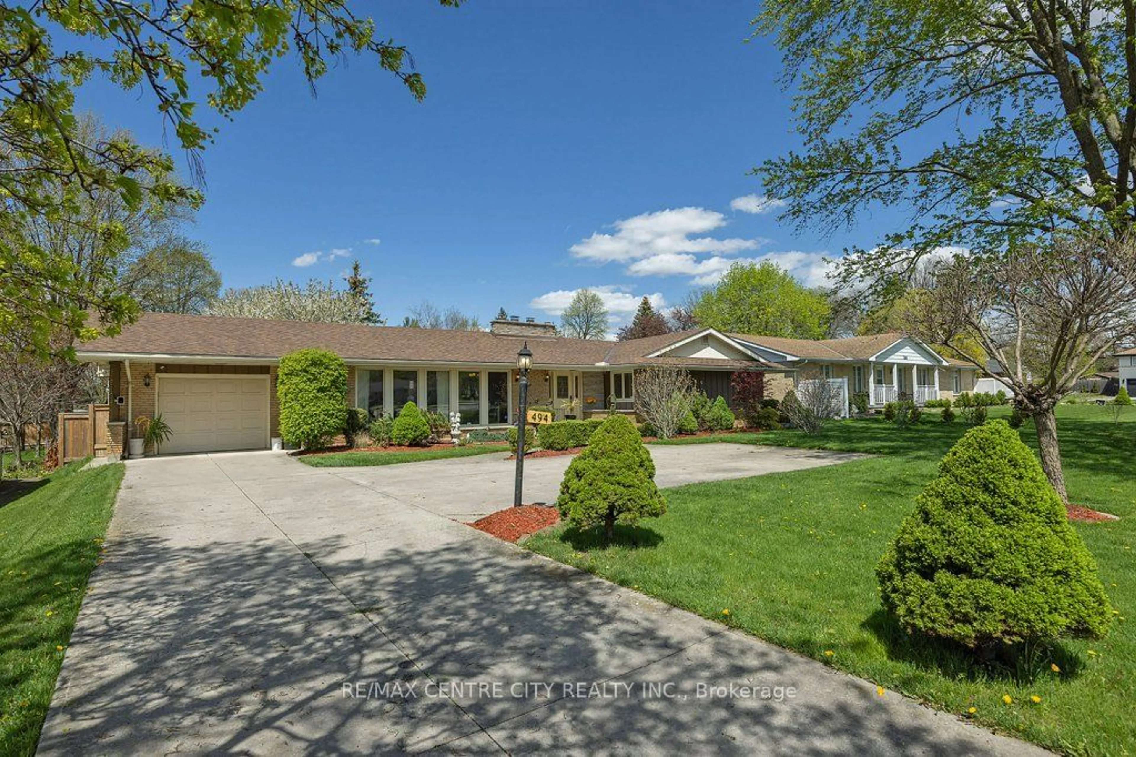 Frontside or backside of a home for 494 Commissioners Rd, London Ontario N6C 2T8
