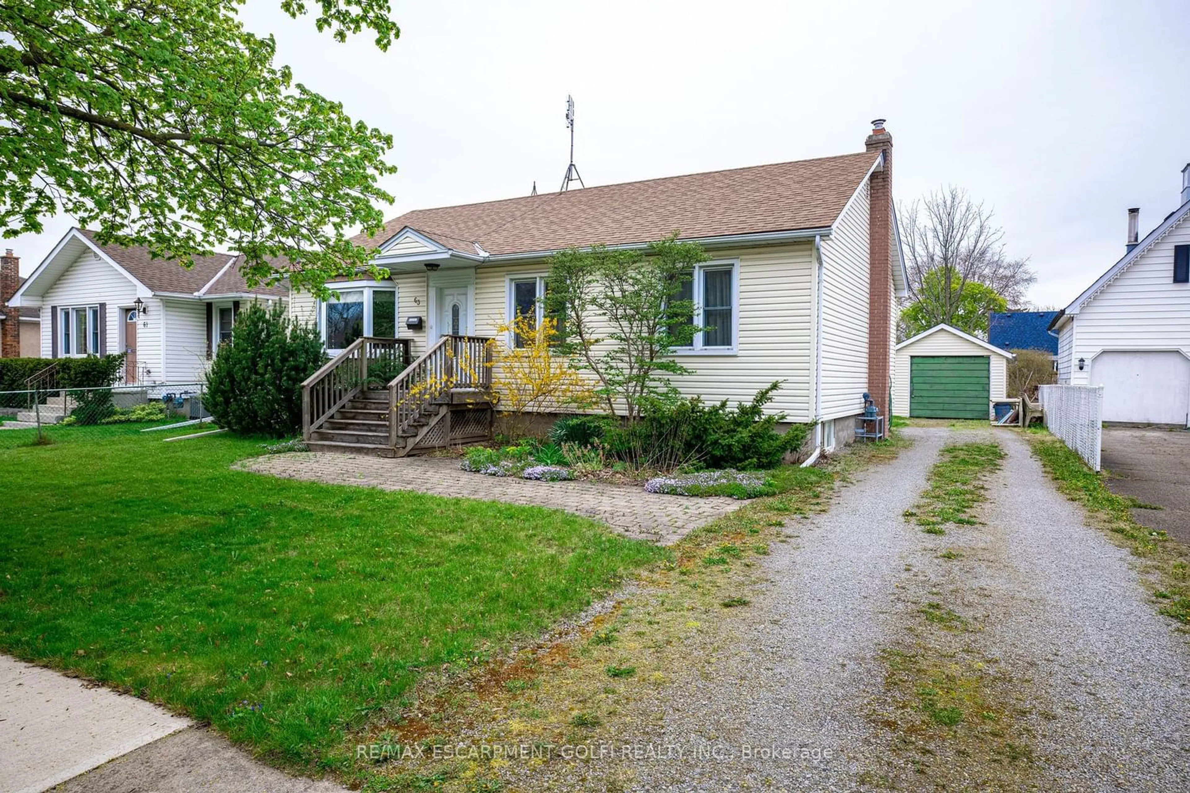 Cottage for 63 Else St, St. Catharines Ontario L2N 2C2