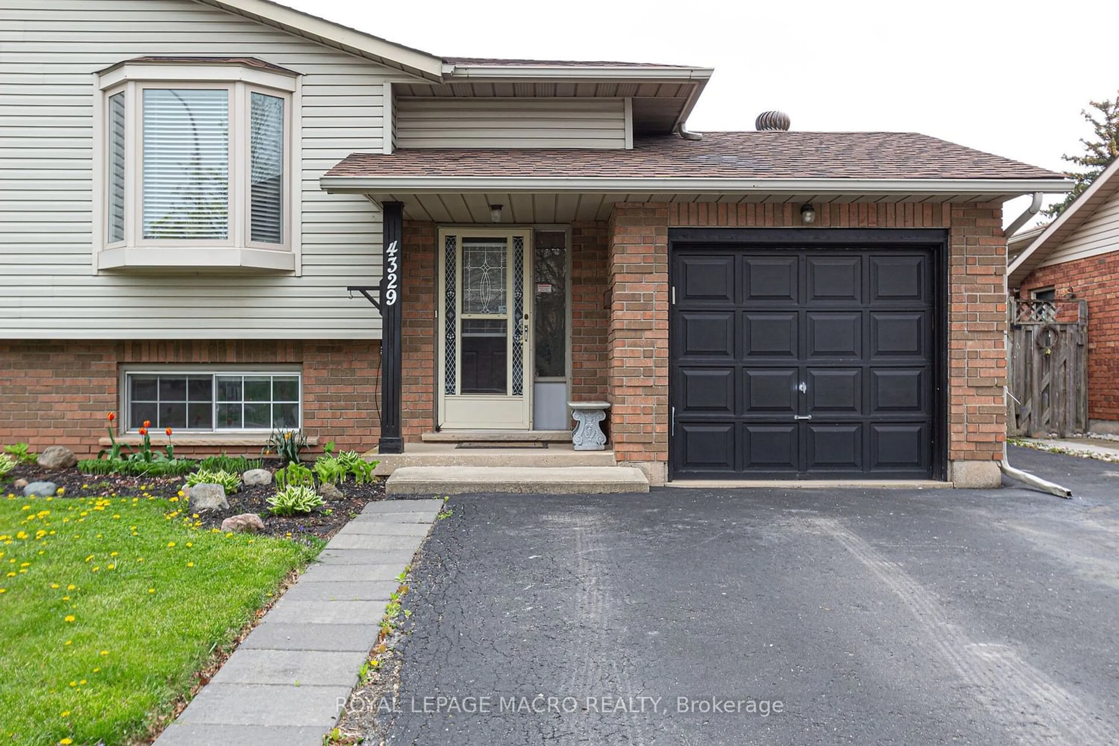 Home with brick exterior material for 4329 Concord Ave, Lincoln Ontario L0R 1B6