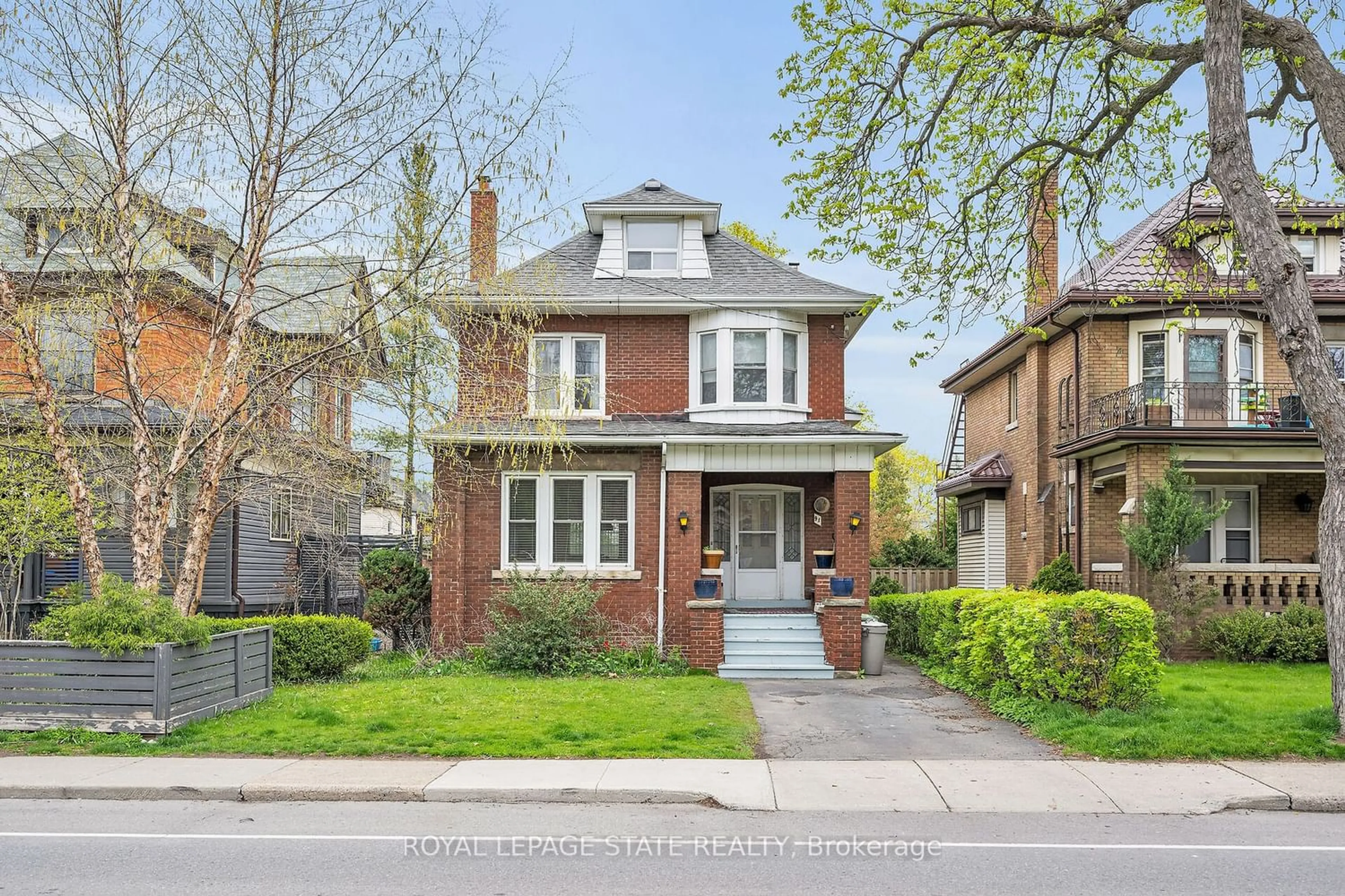 Frontside or backside of a home for 91 Delaware Ave, Hamilton Ontario L8M 1T9