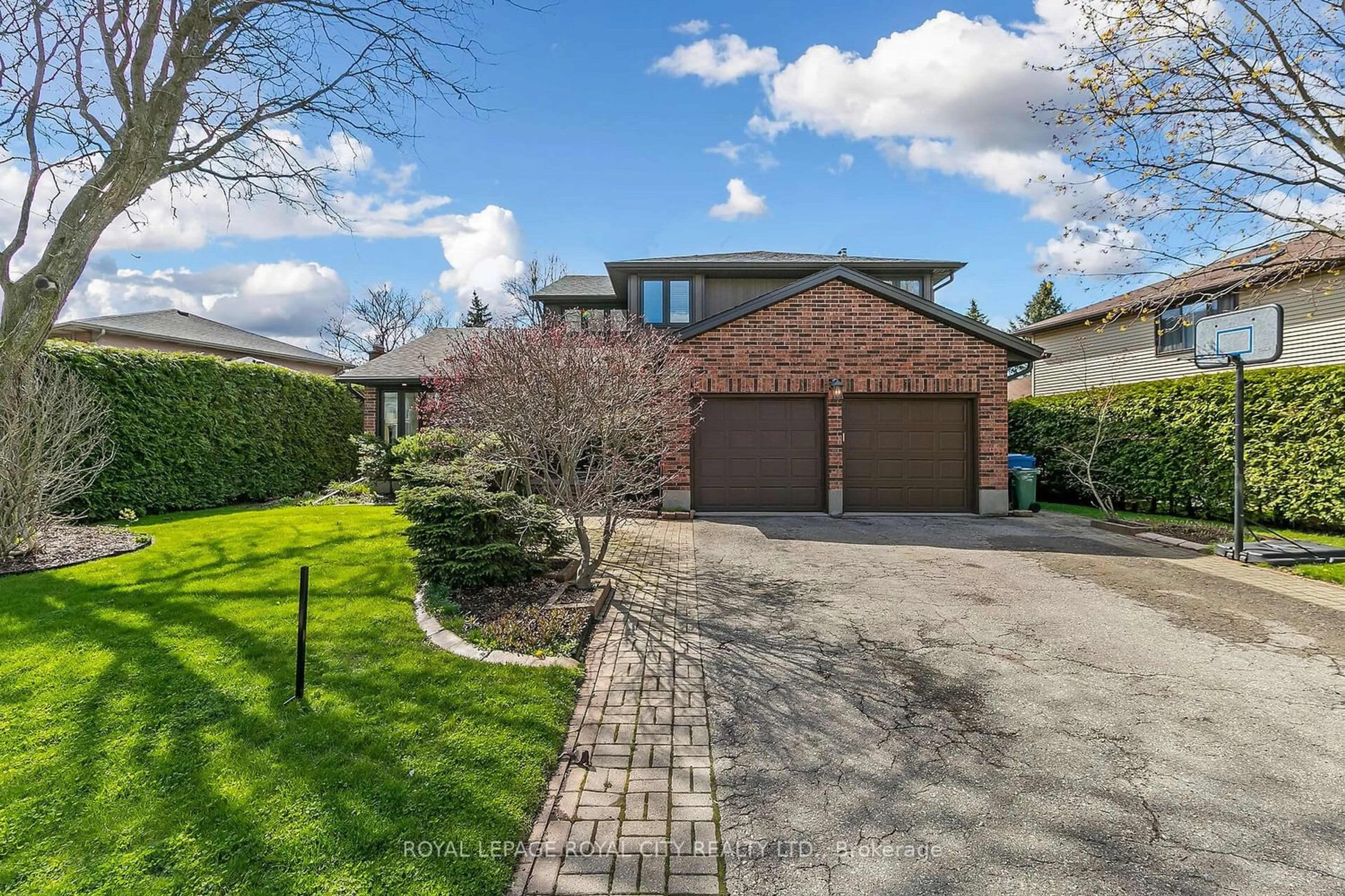 Home with brick exterior material for 40 Forster Dr, Guelph Ontario N1G 4C7