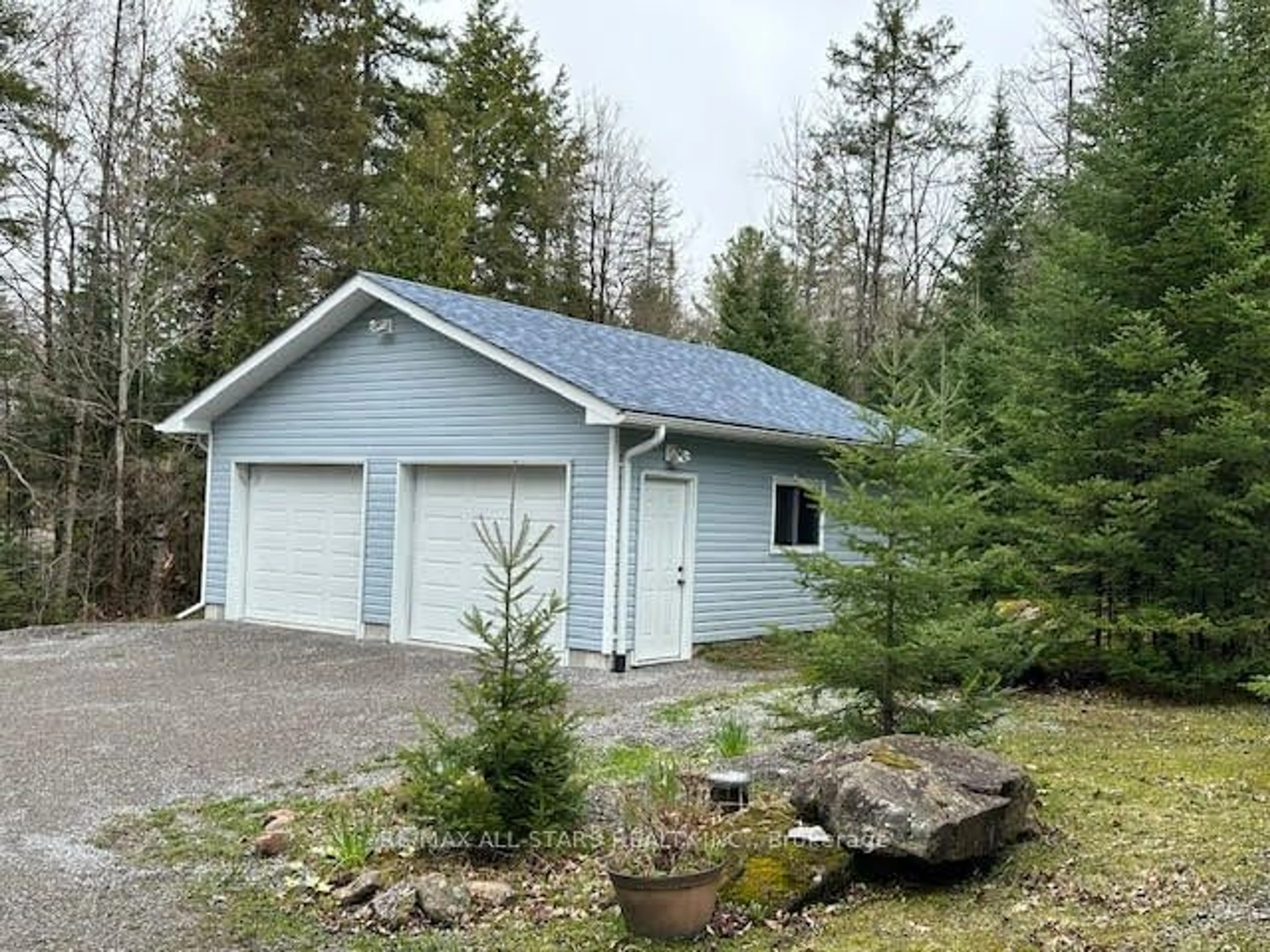 Cottage for 33 Edwina Dr, Galway-Cavendish and Harvey Ontario K0M 1A0
